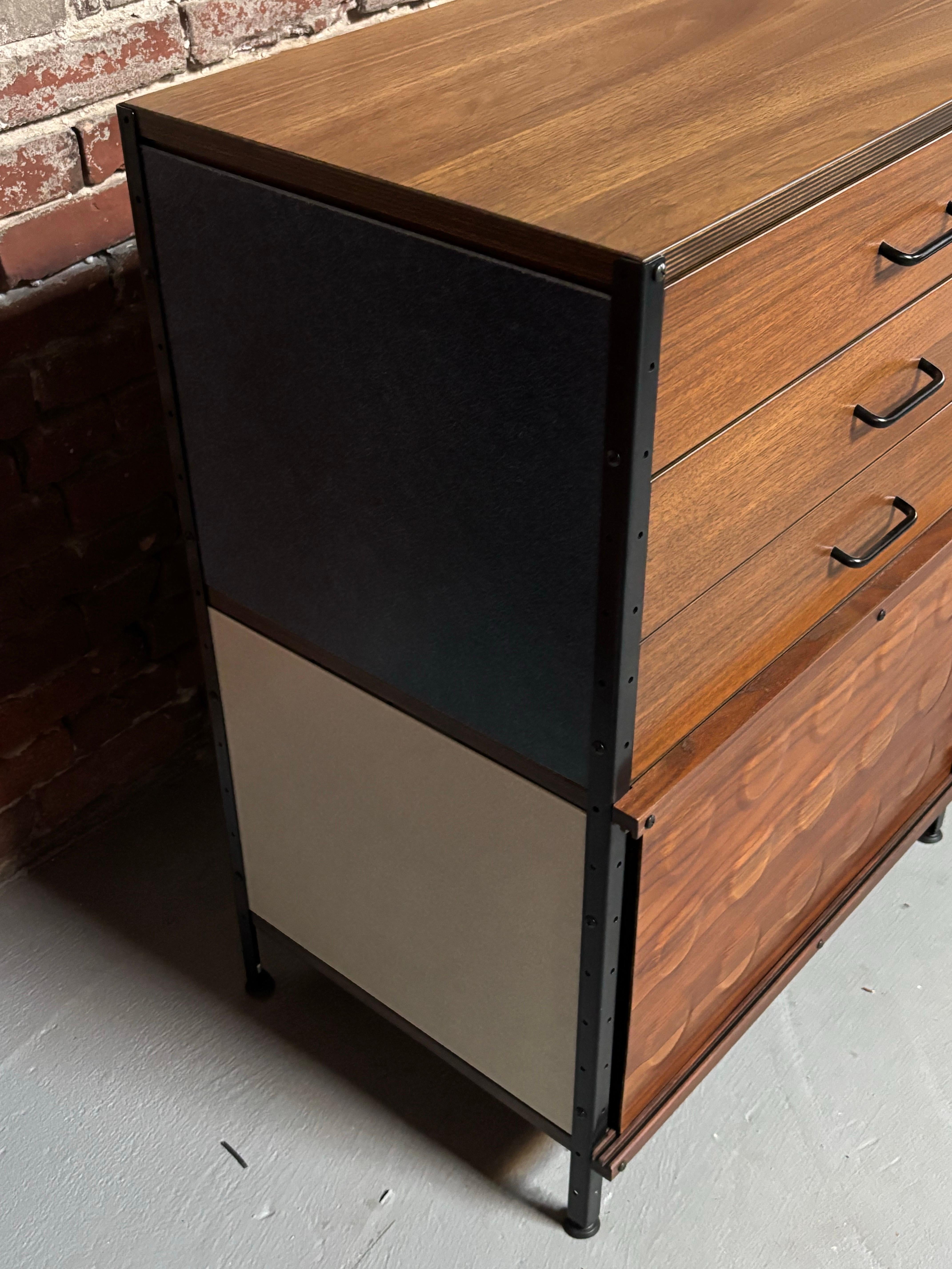 Eames ESU/ 220 Fallstudieneinheit für Modernica im Angebot 6