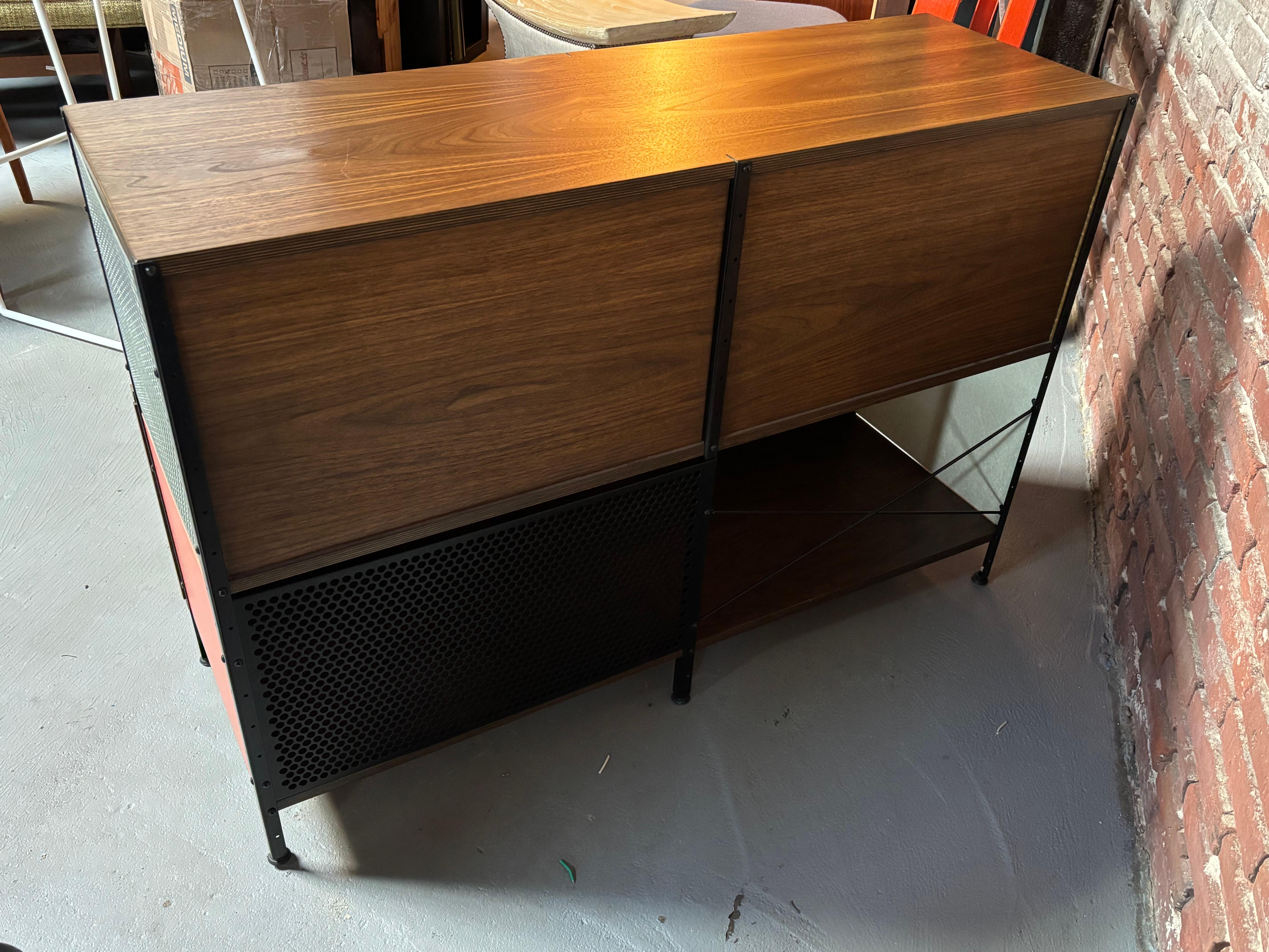 Eames ESU/ 220 Fallstudieneinheit für Modernica (Moderne der Mitte des Jahrhunderts) im Angebot