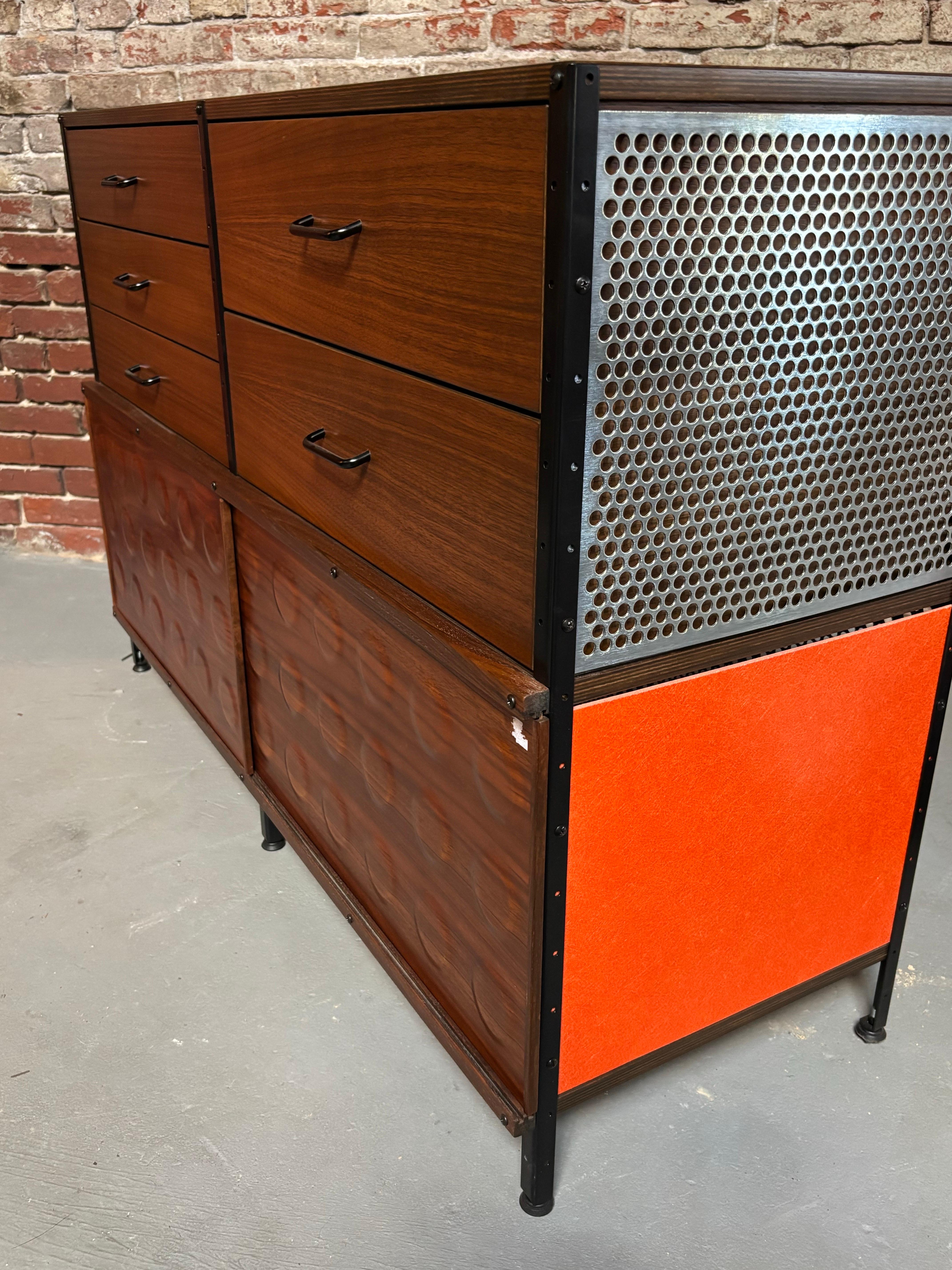 Eames ESU/ 220 Fallstudieneinheit für Modernica im Zustand „Gut“ im Angebot in Philadelphia, PA