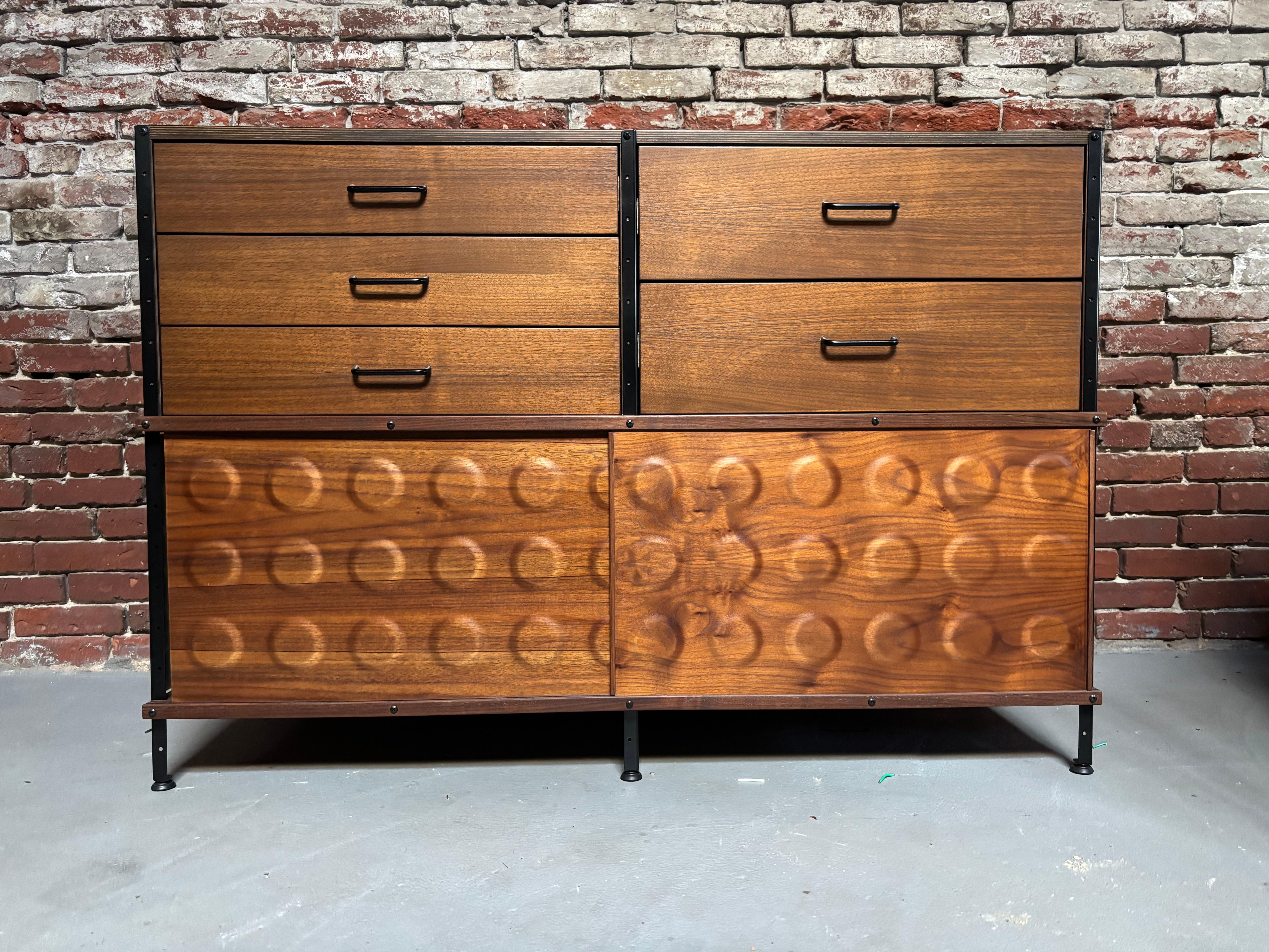 Eames ESU/ 220 Fallstudieneinheit für Modernica im Angebot 1