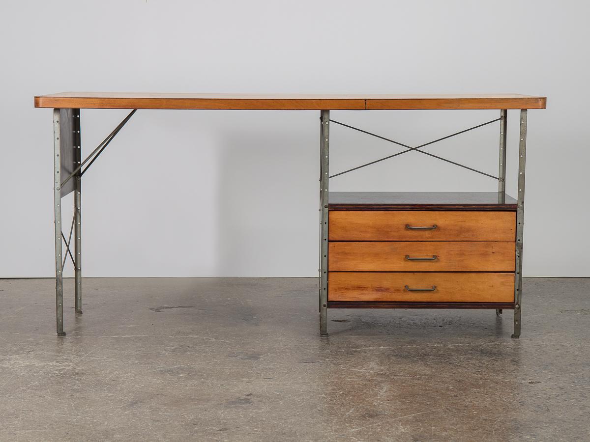 First edition ESU desk Model D-20-N, designed by Charles and Ray Eames for Herman Miller. Inspired by industrial warehouse shelving, this original ESU desk features black and white lacquered masonite panels and zinc-plated steel uprights and crossed