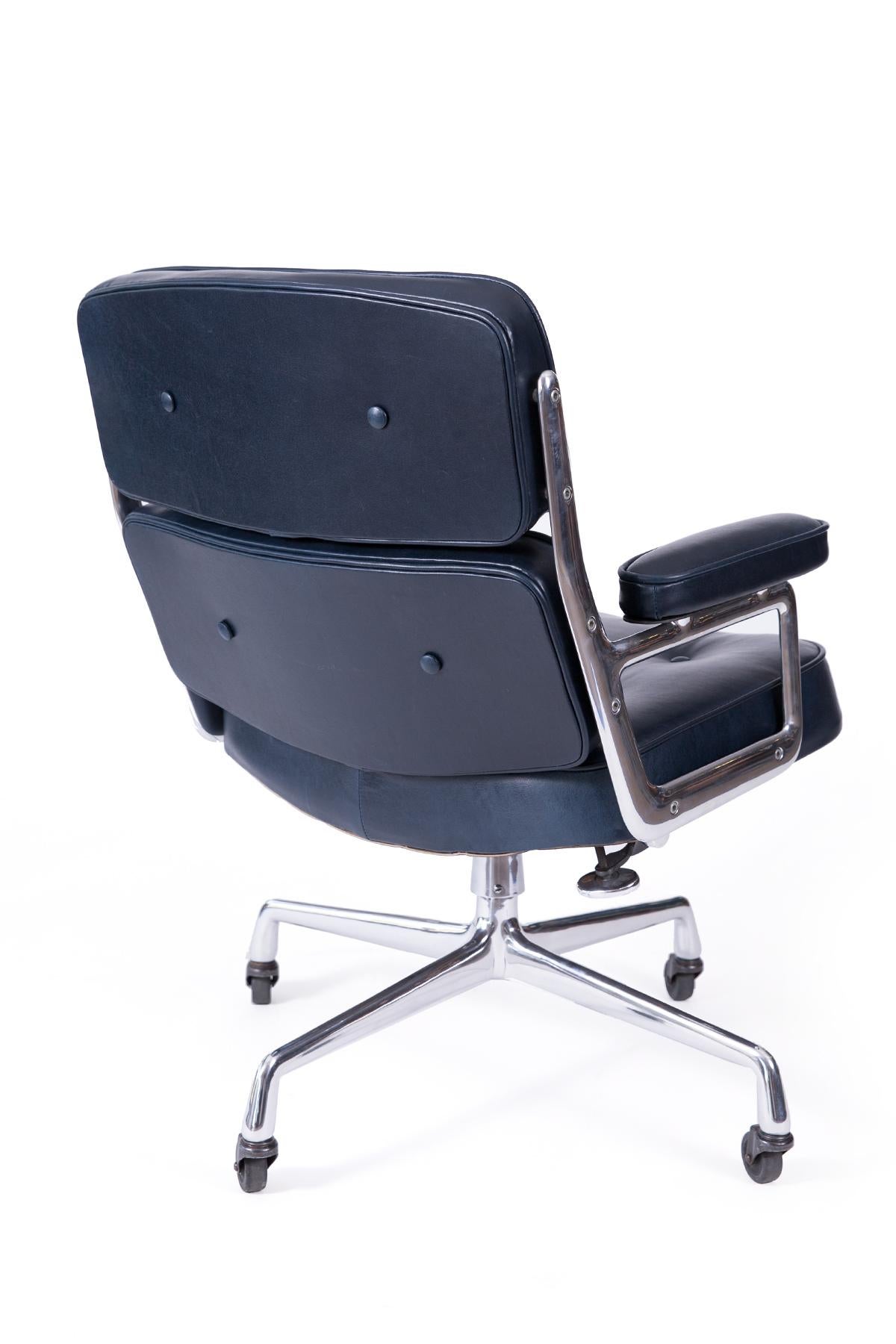 Mid-Century Modern Eames Executive Office Chair