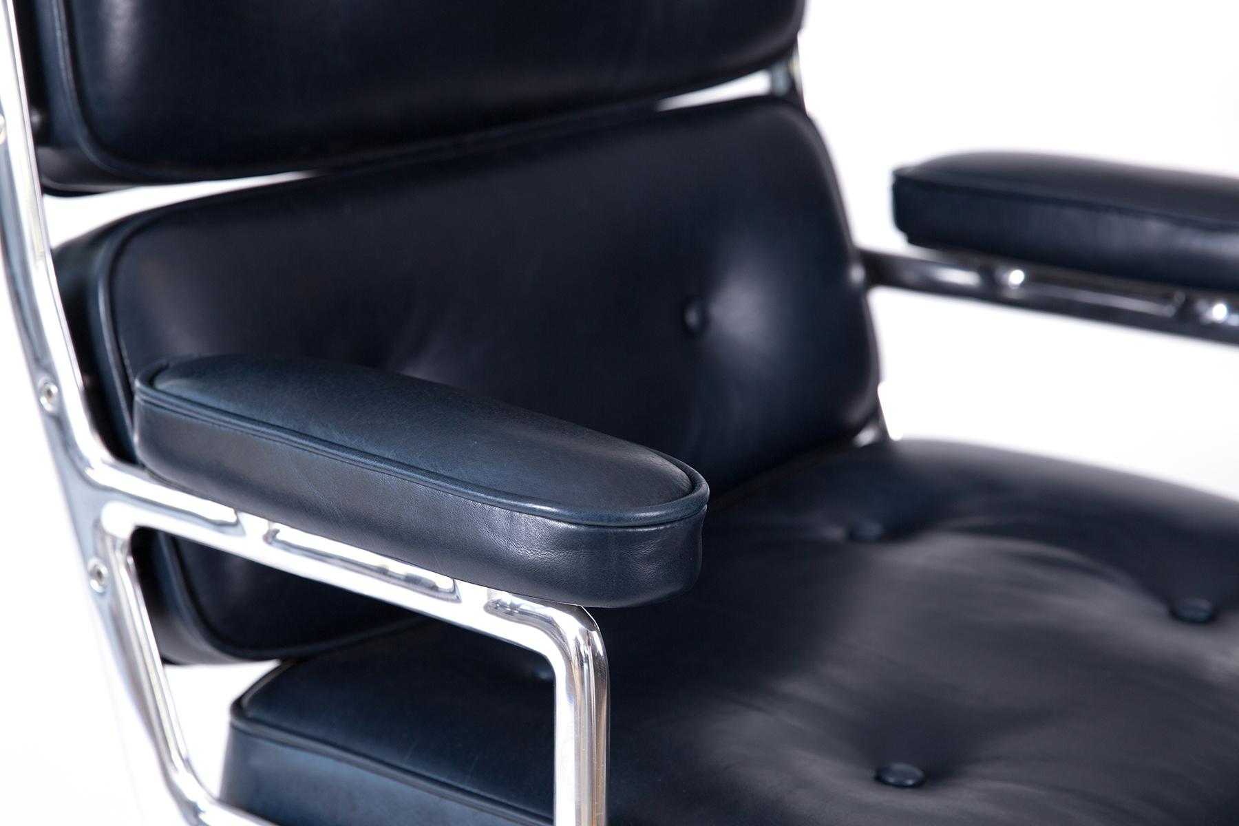 North American Eames Executive Office Chair