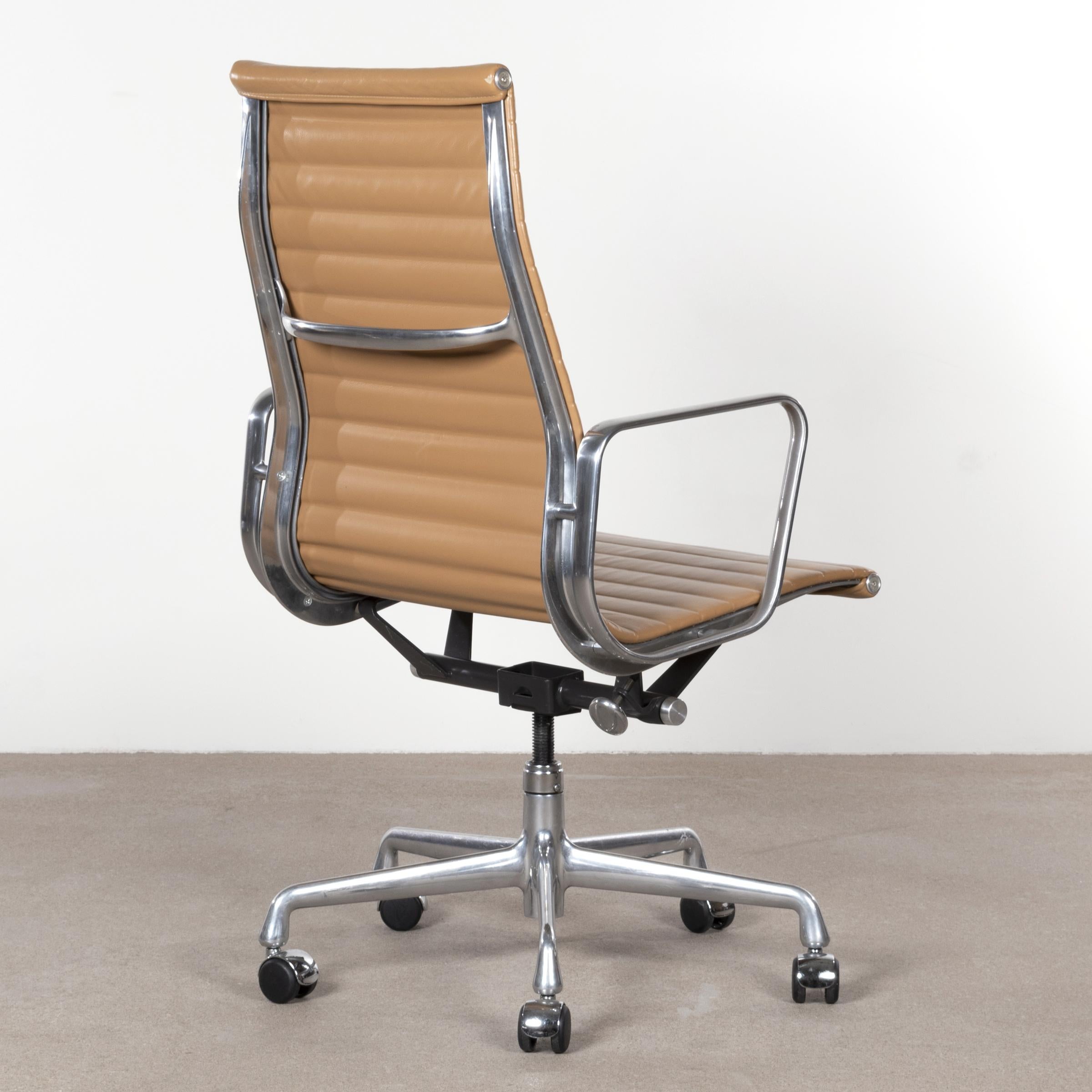 Mid-Century Modern Eames Executive Office Chair in Cognac Leather for Herman Miller, USA