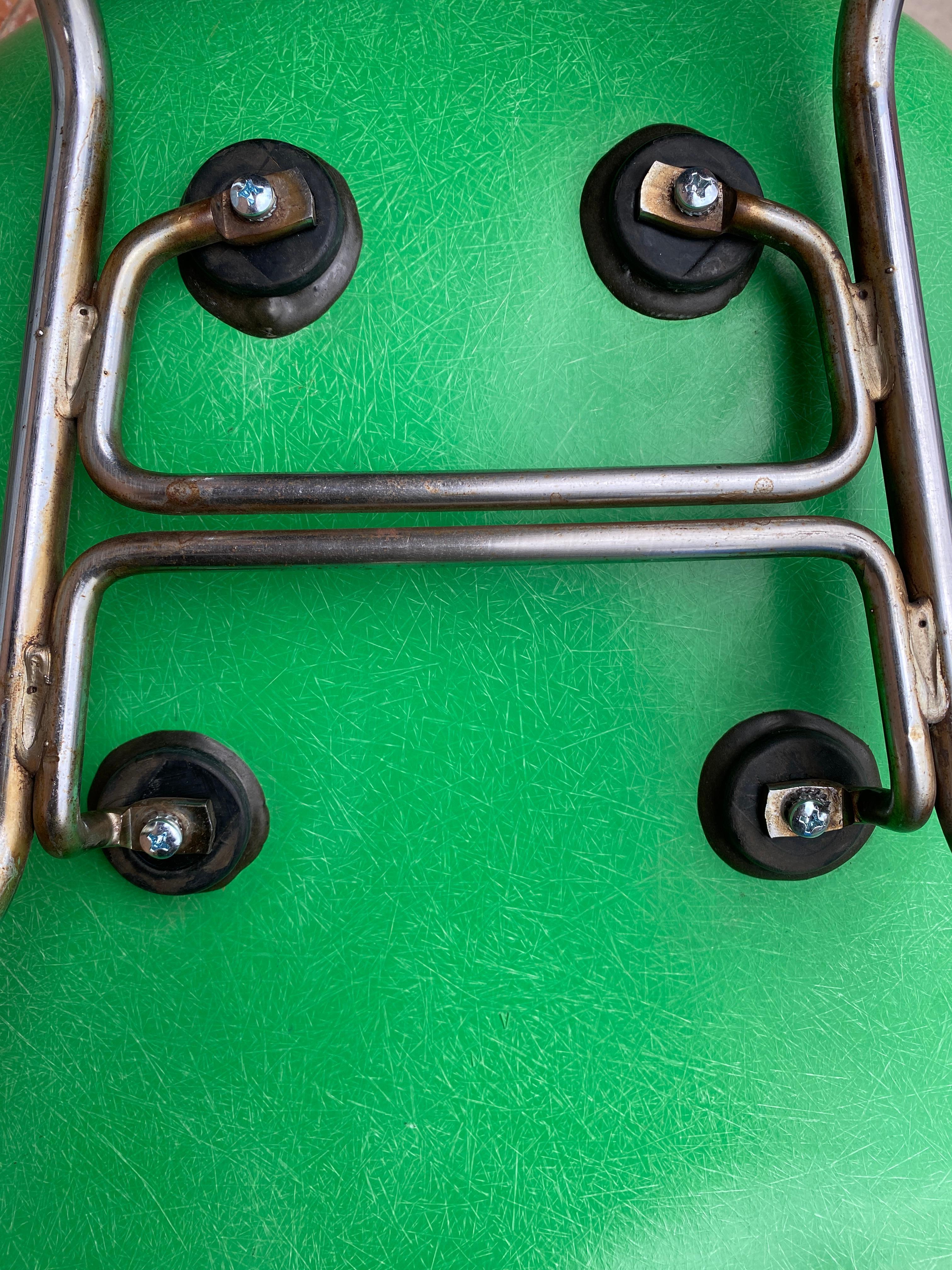 Eames Fiberglass Armchairs in Kelly Green with Chrome H-Base Legs 7