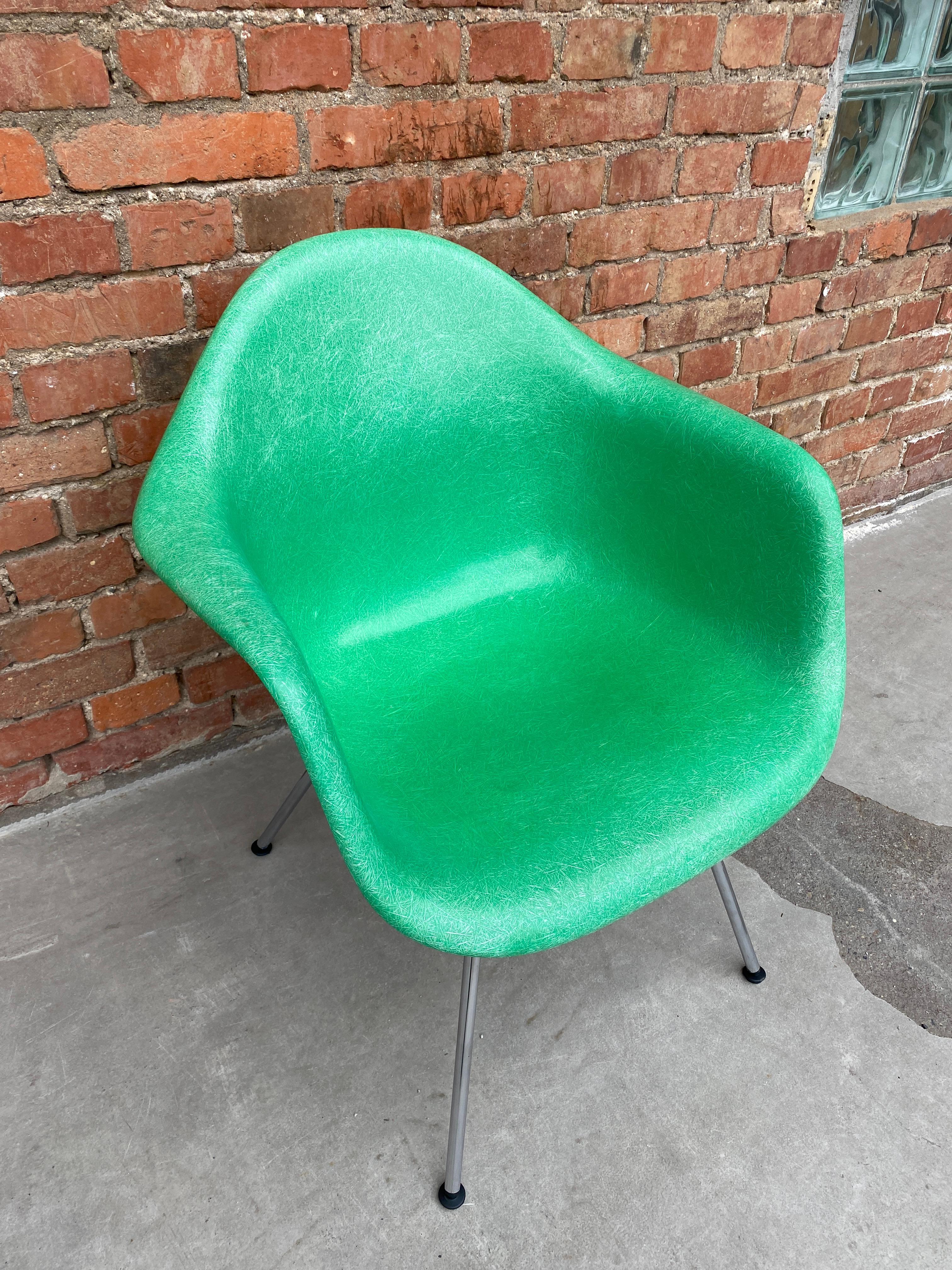 Mid-Century Modern Eames Fiberglass Armchairs in Kelly Green with Chrome H-Base Legs