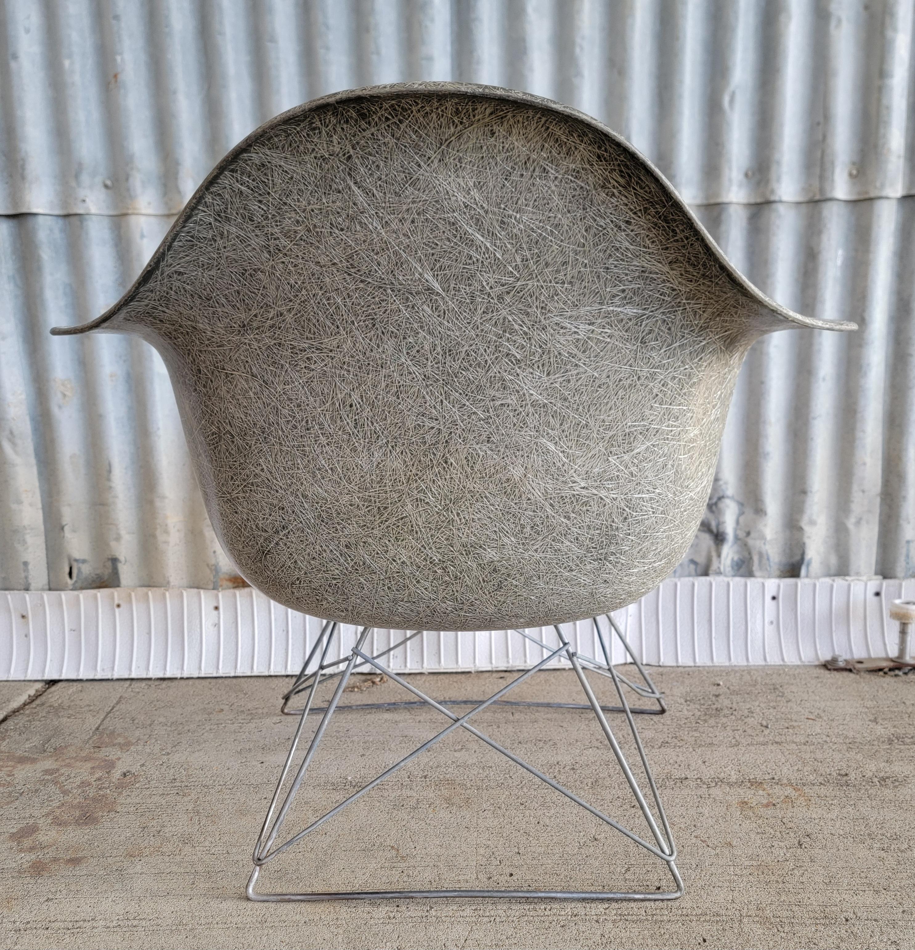 Mid-Century Modern Eames Fiberglass Cats Cradle LAR Lounge Chair For Sale
