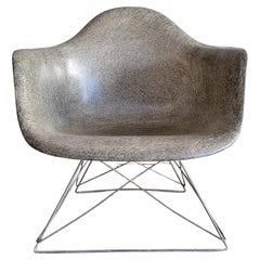 Sillón LAR Cuna para Gatos Eames de Fibra de Vidrio