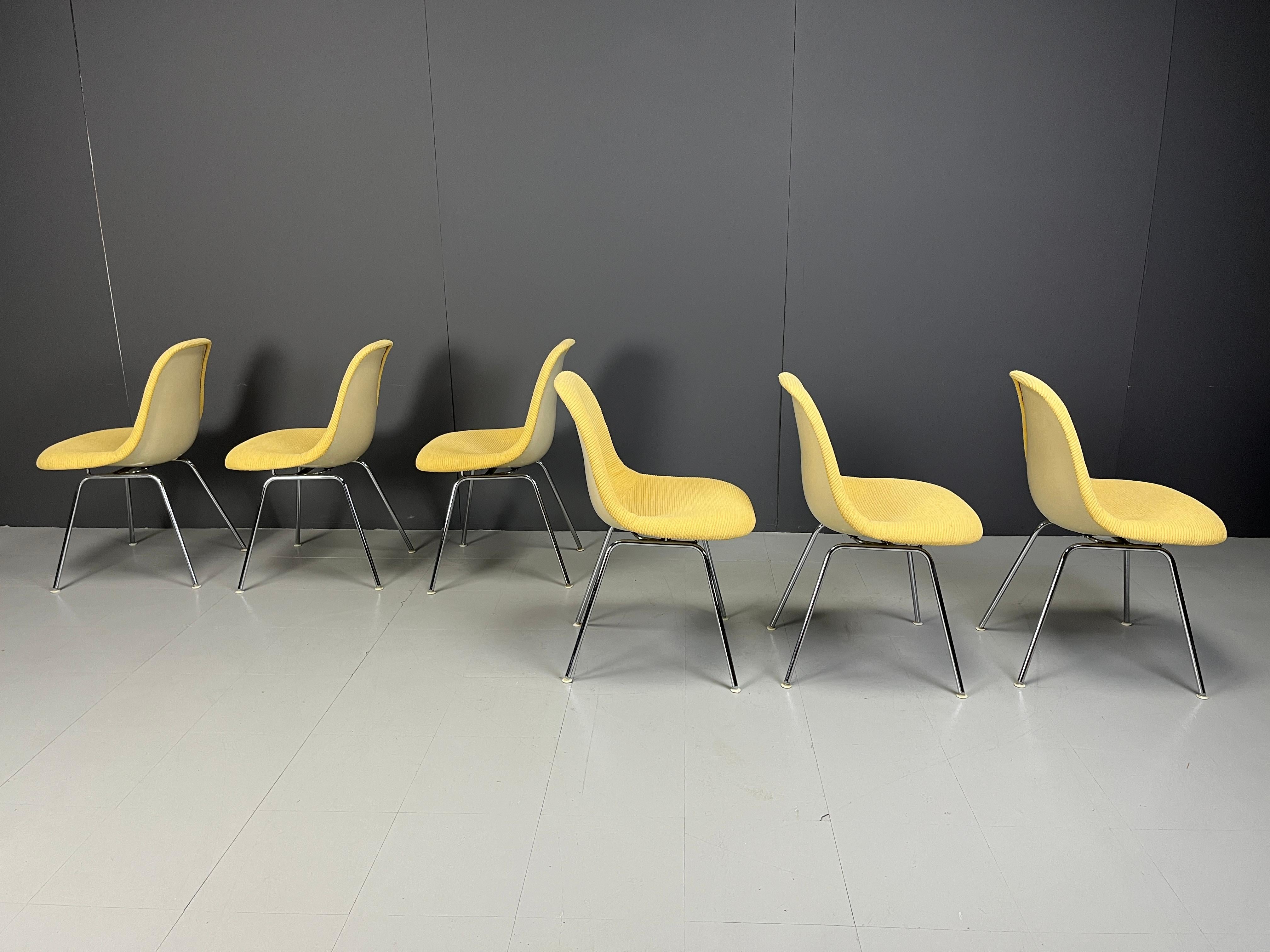 Eames fiberglass dining chairs for herman Miller, 1970s For Sale 3