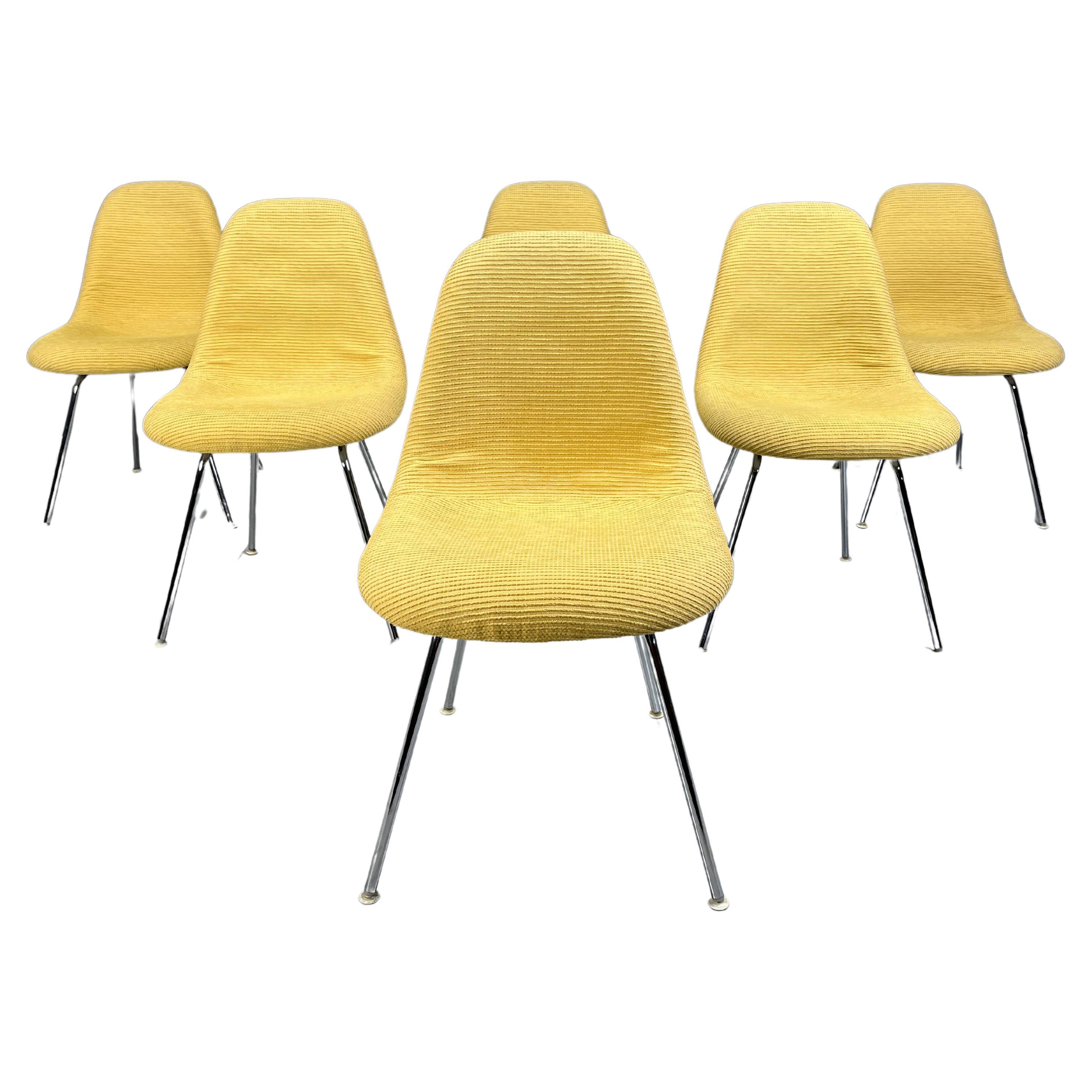 Eames fiberglass dining chairs for herman Miller, 1970s