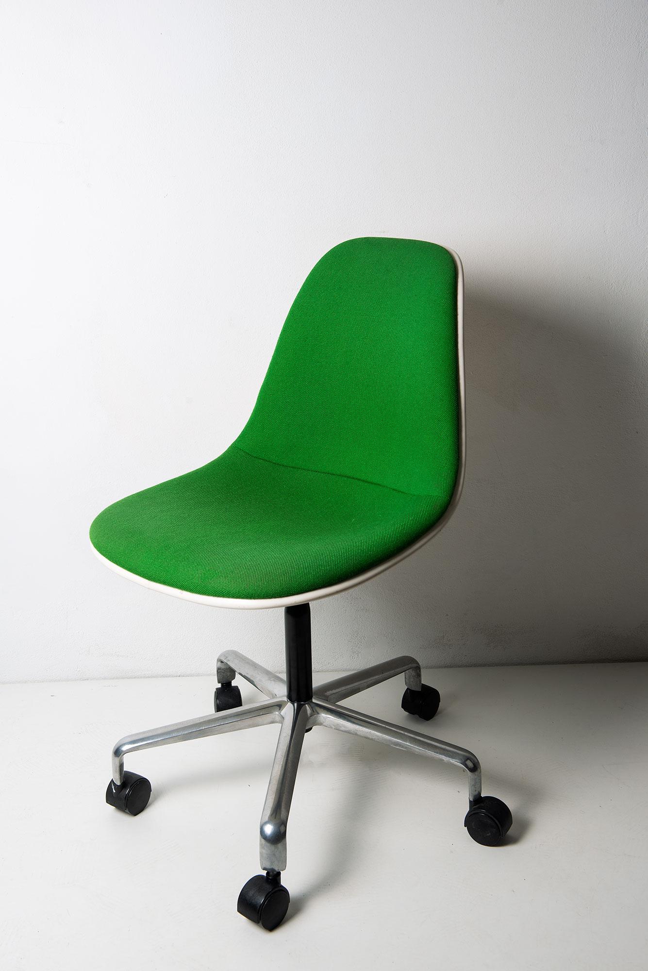 American Eames Fiberglass Pscc Chair for Herman Miller, 1960s For Sale