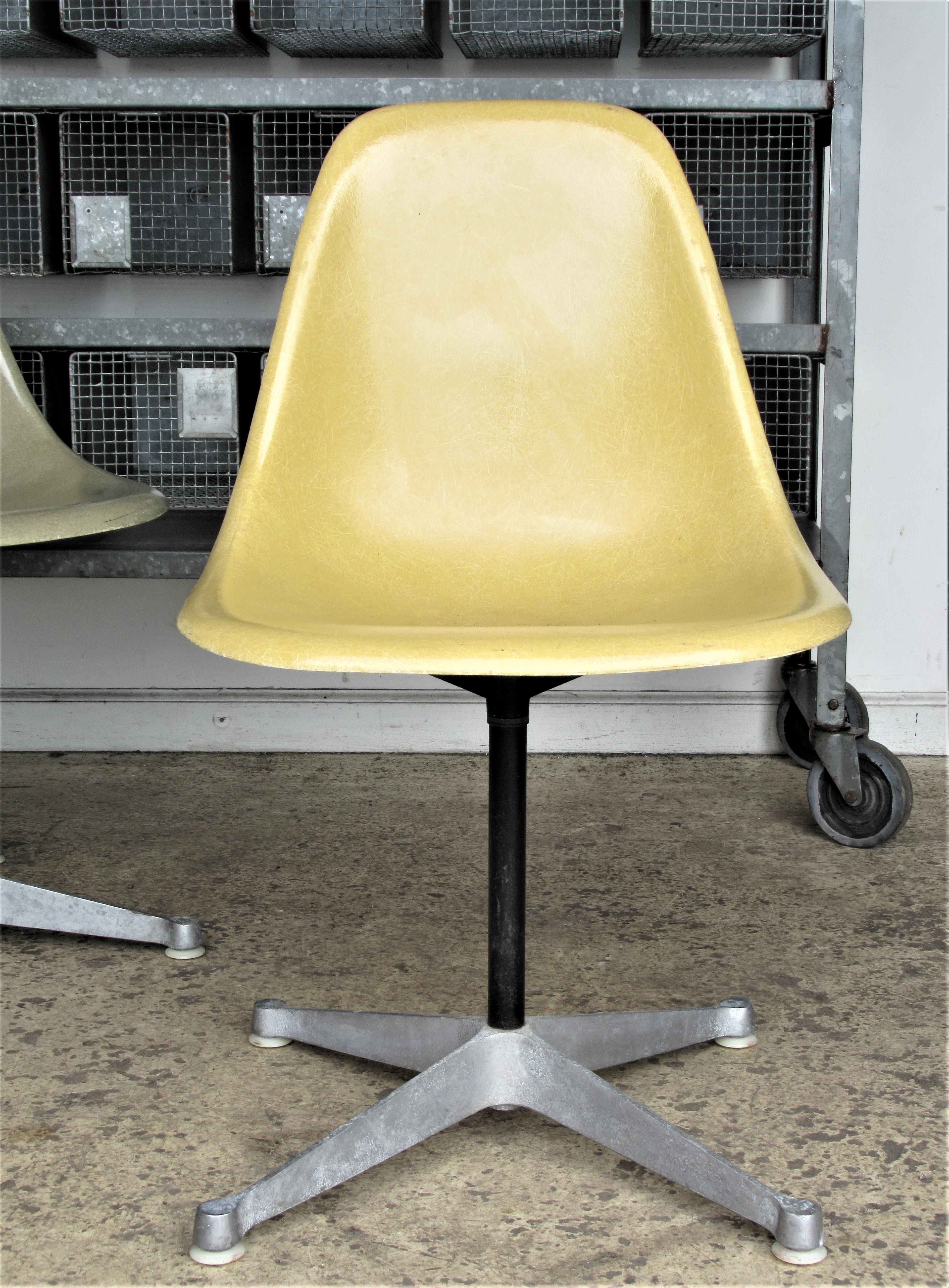 1960's Eames Fiberglass Shell Swivel Chairs for Herman Miller 8