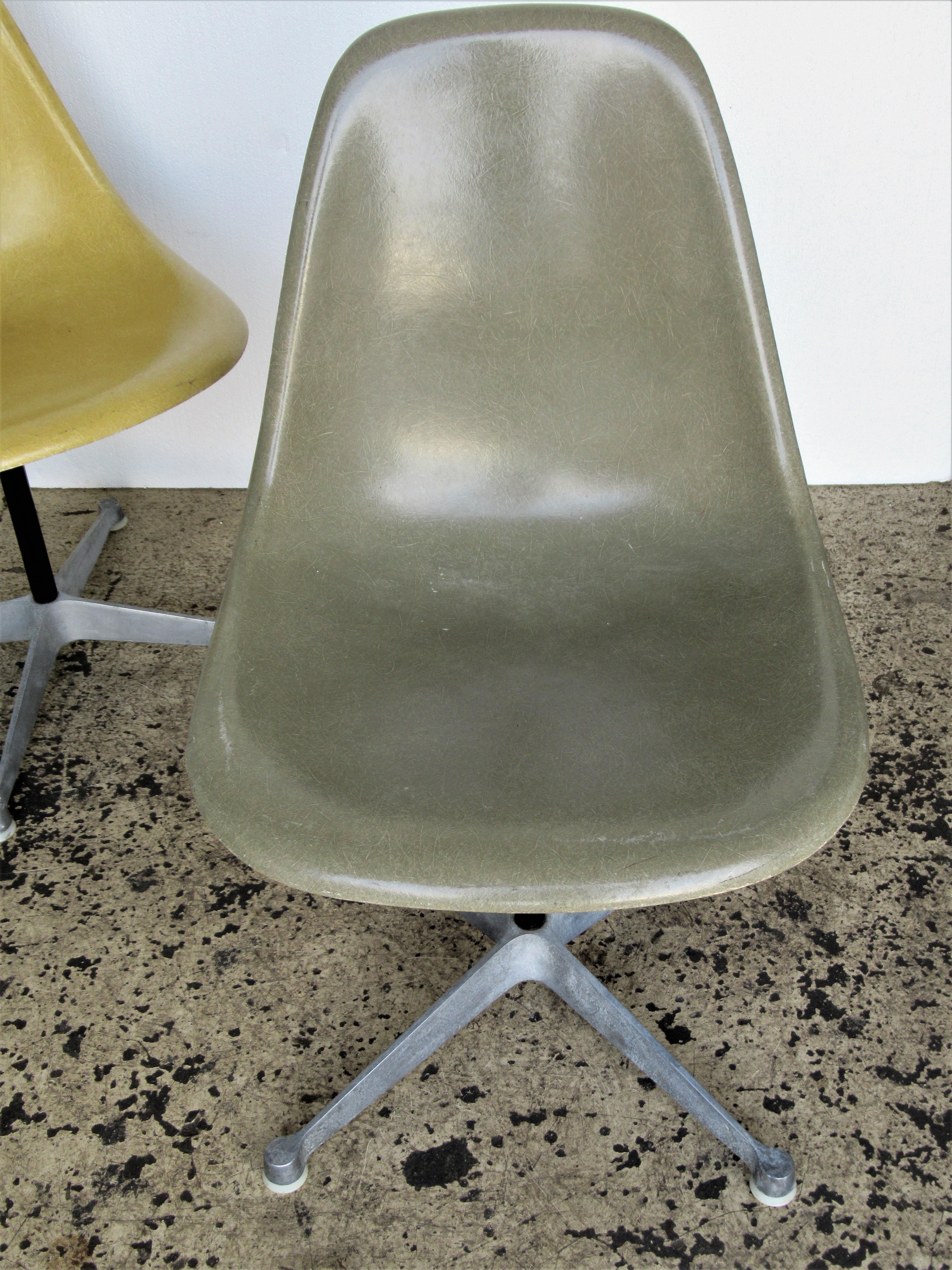 American 1960's Eames Fiberglass Shell Swivel Chairs for Herman Miller