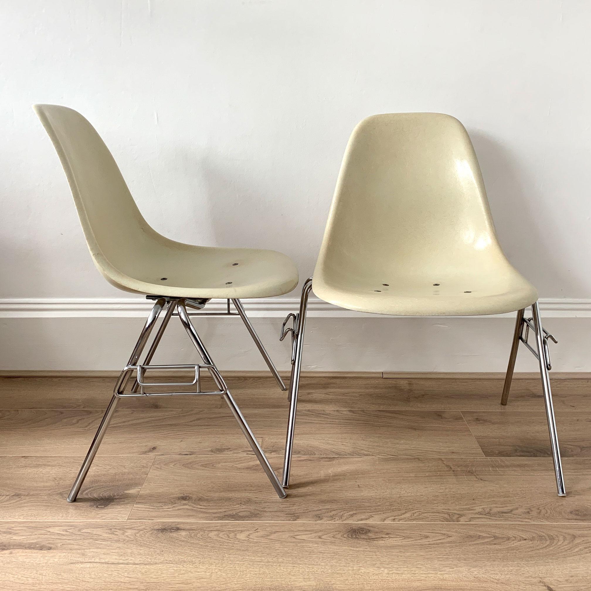 Eames Fibreglass DSS Chairs, Herman Miller, 1980s In Fair Condition In London, GB