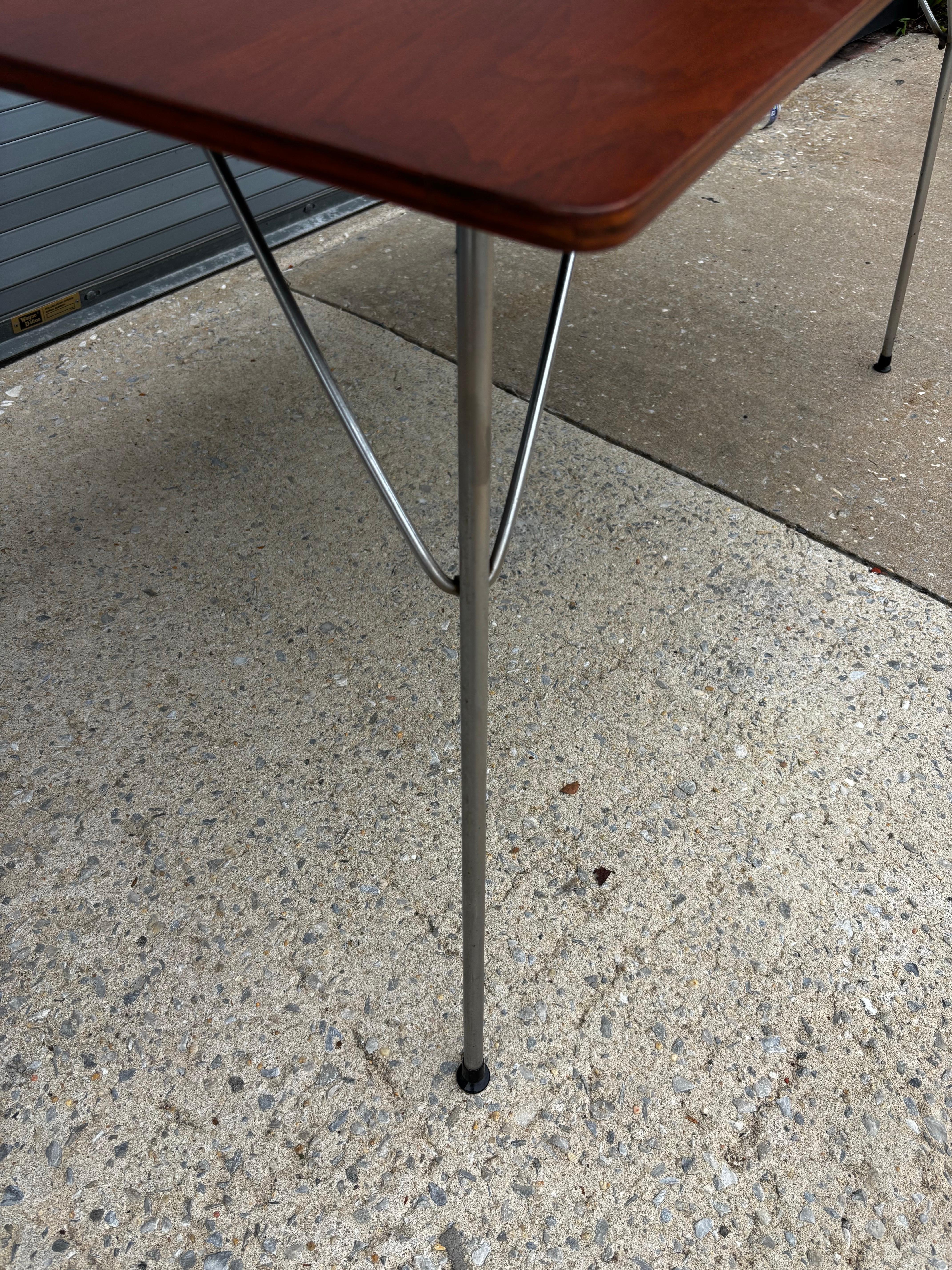 Mesa de comedor rectangular plegable Eames DTM 1 Moderno de mediados de siglo en venta