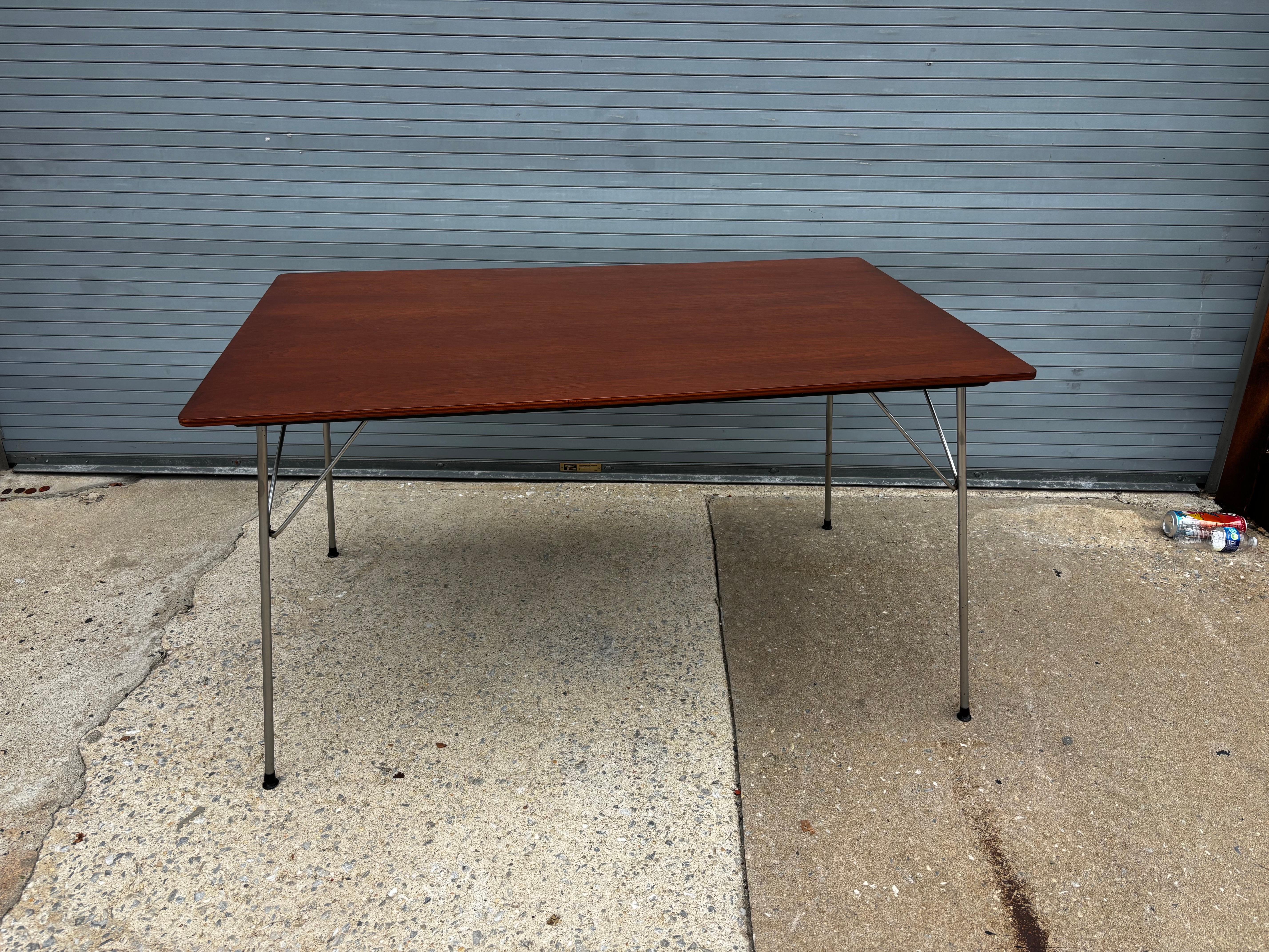Mesa de comedor rectangular plegable Eames DTM 1 en Bueno estado para la venta en Philadelphia, PA