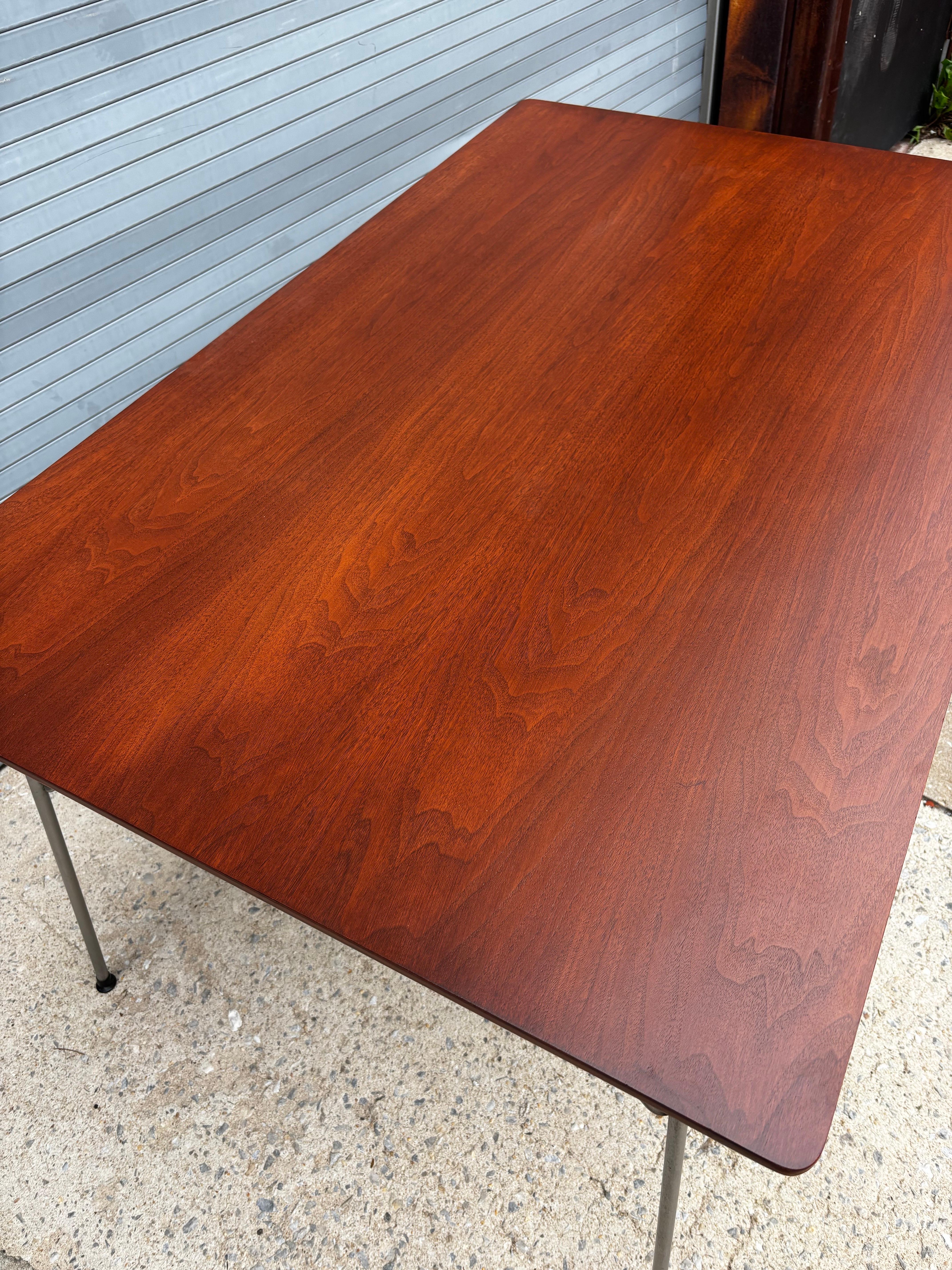 Mesa de comedor rectangular plegable Eames DTM 1 mediados del siglo XX en venta