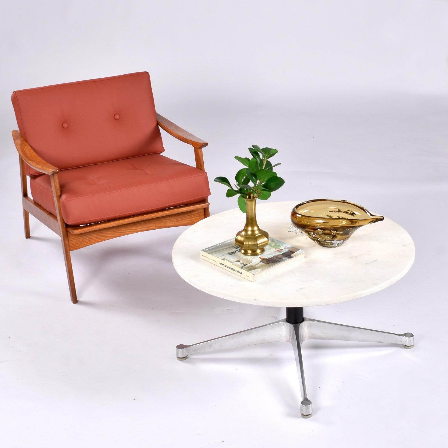 Table basse ronde en marbre blanc Eames for Herman Miller 32 Inch en vente 4