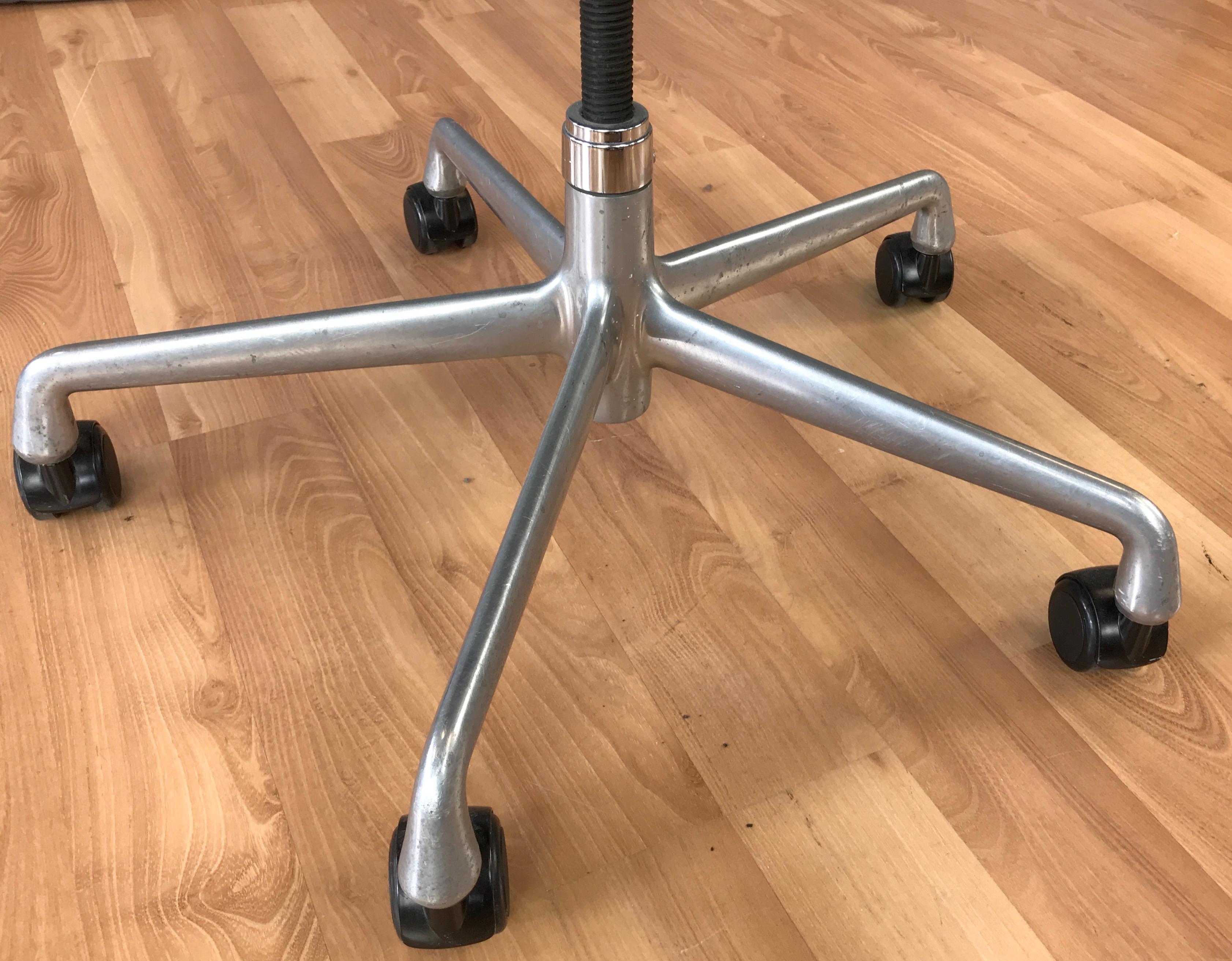 Eames for Herman Miller 50th Anniversary Aluminum Group Management Chair (A) 7