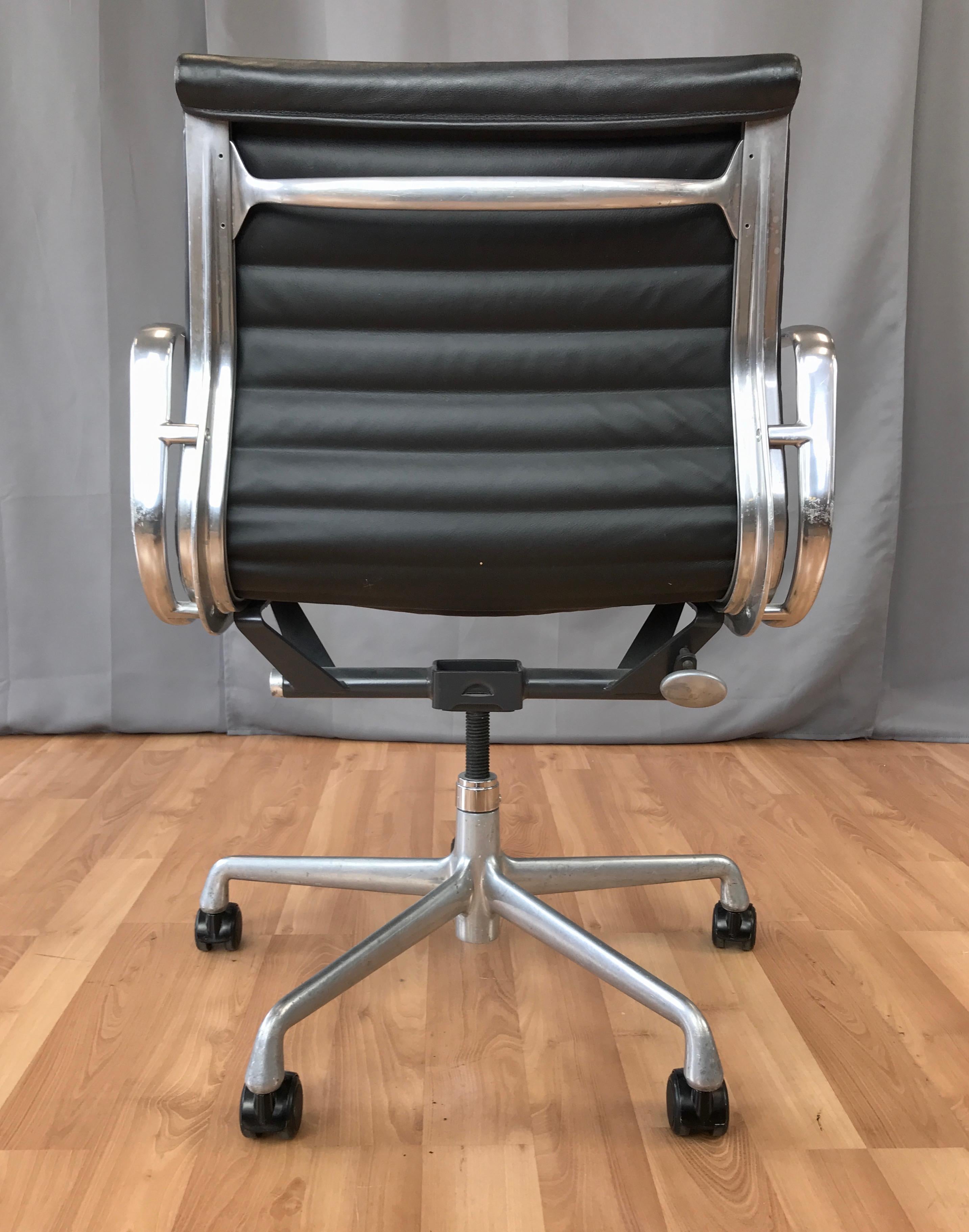 Mid-Century Modern Eames for Herman Miller 50th Anniversary Aluminum Group Management Chair (A)