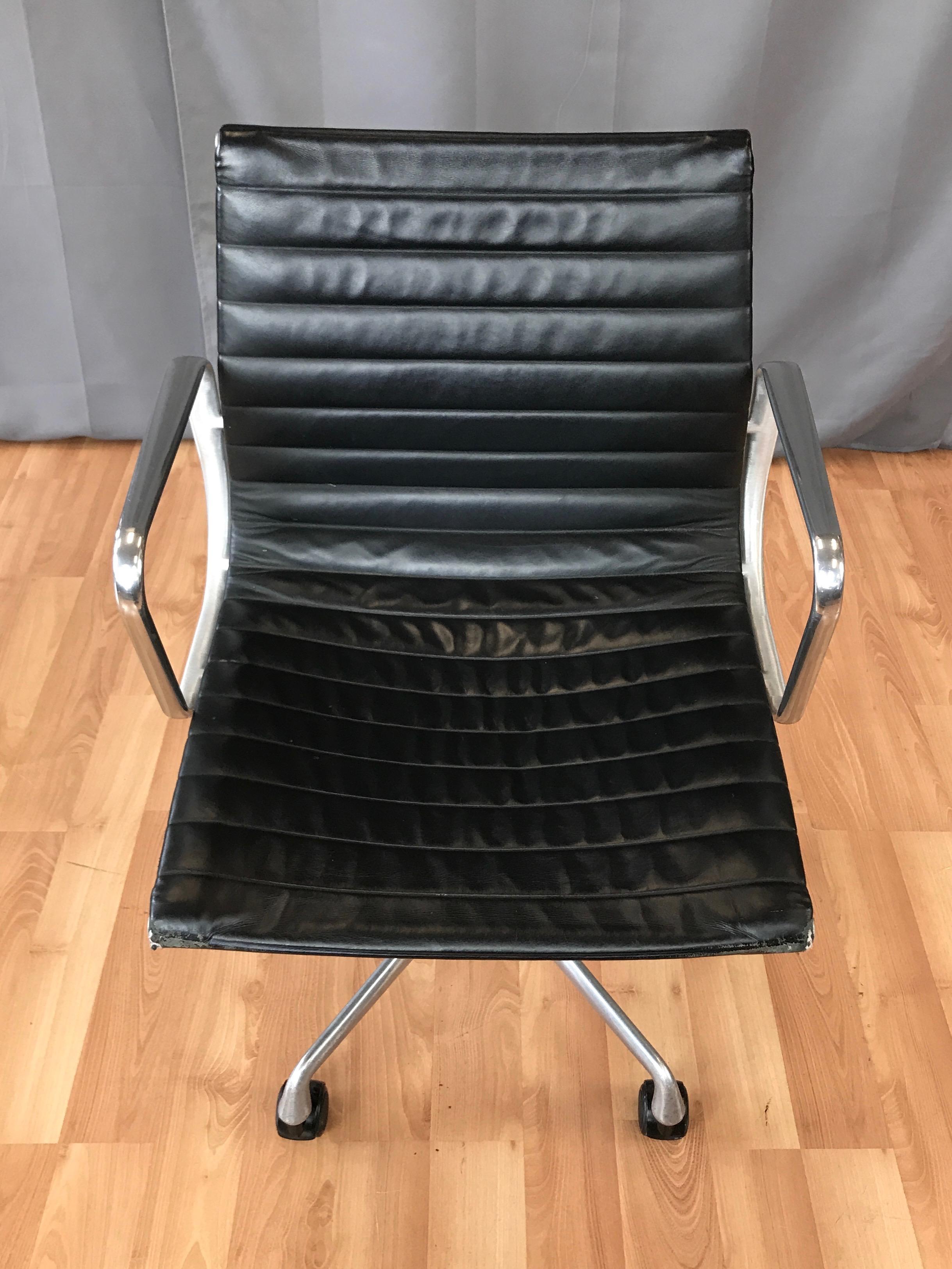 Eames for Herman Miller 50th Anniversary Aluminum Group Management Chair (A) In Good Condition In San Francisco, CA
