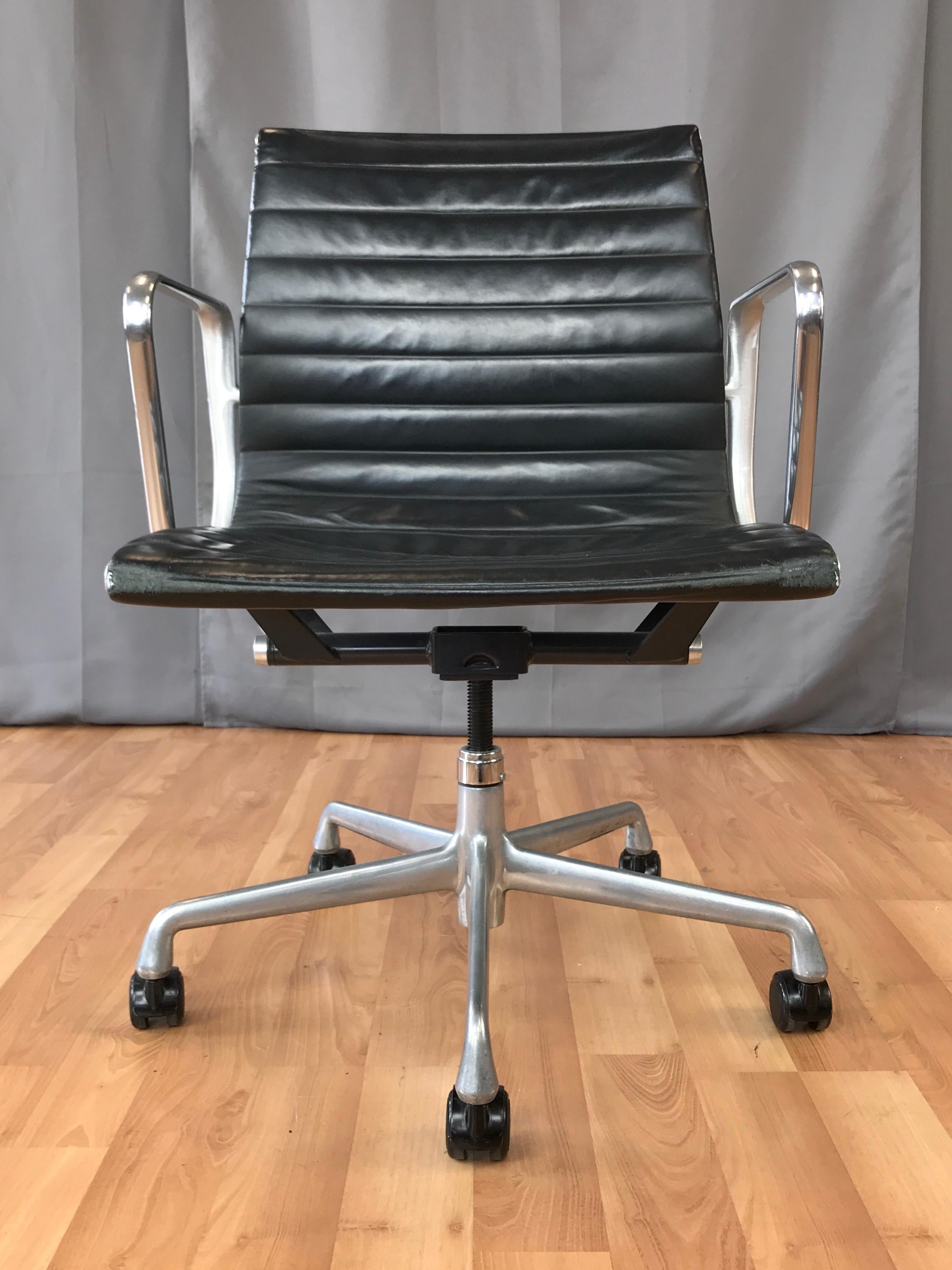 Mid-Century Modern Eames for Herman Miller 50th Anniversary Aluminum Group Management Chair (B)