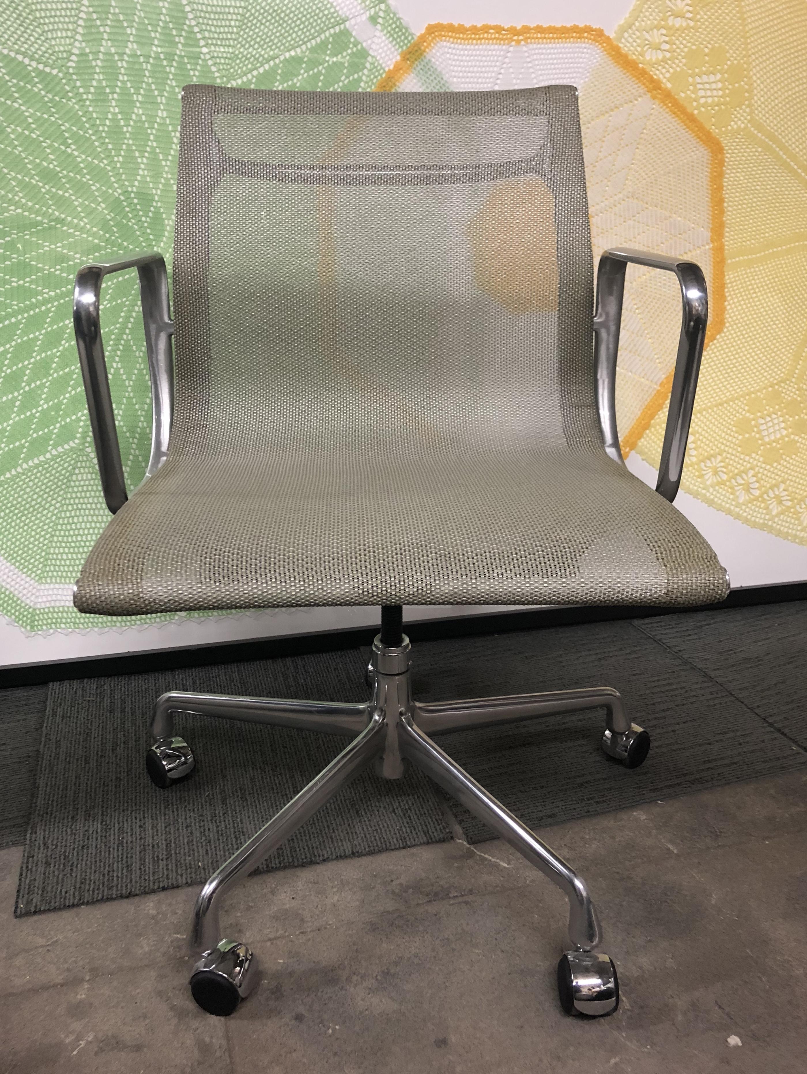 eames chair mesh