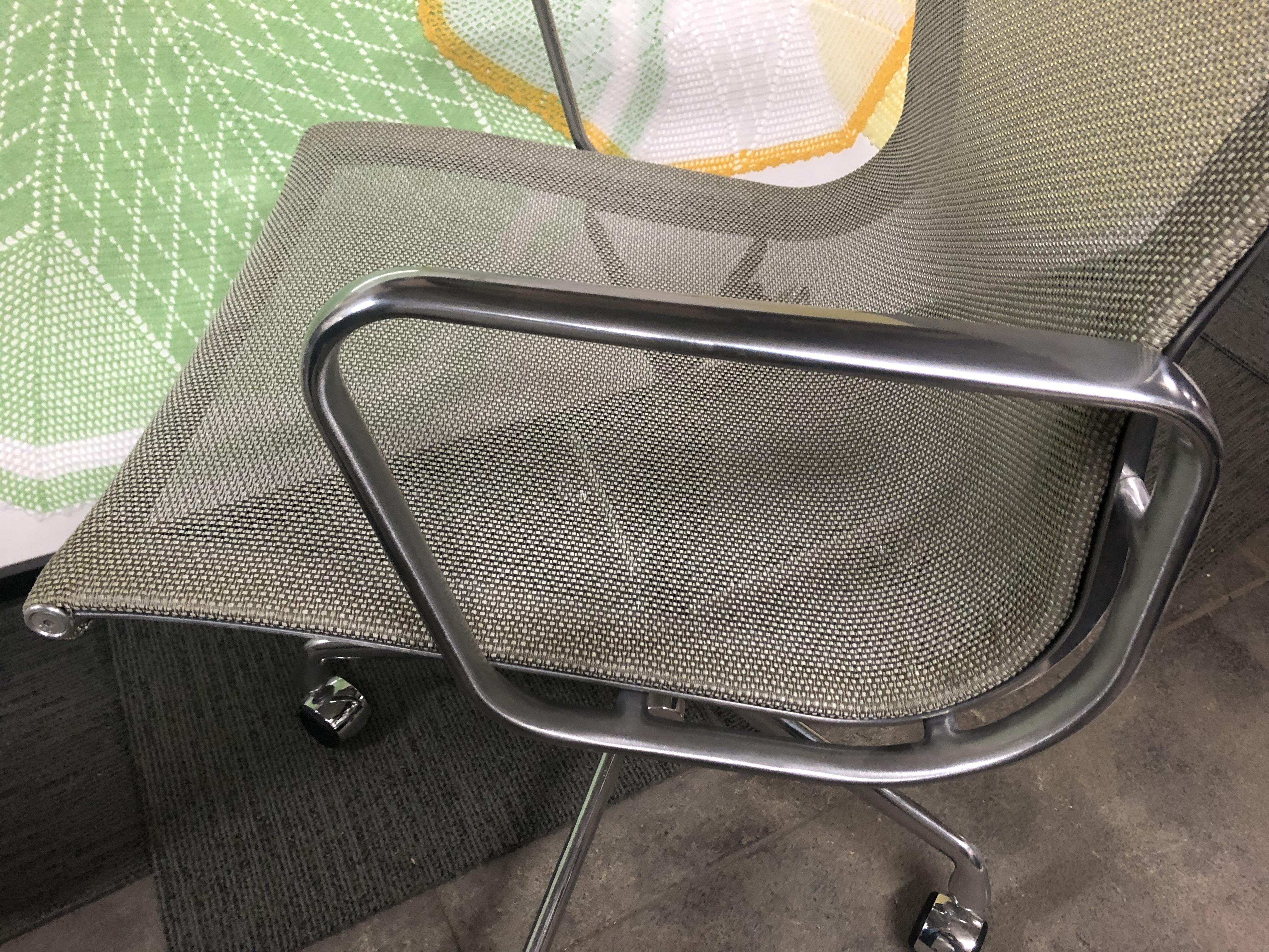 American Eames for Herman Miller Aluminium Group Chair in Gray Mesh