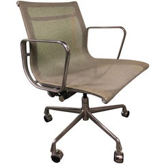 Eames for Herman Miller Aluminium Group Chair in Gray Mesh