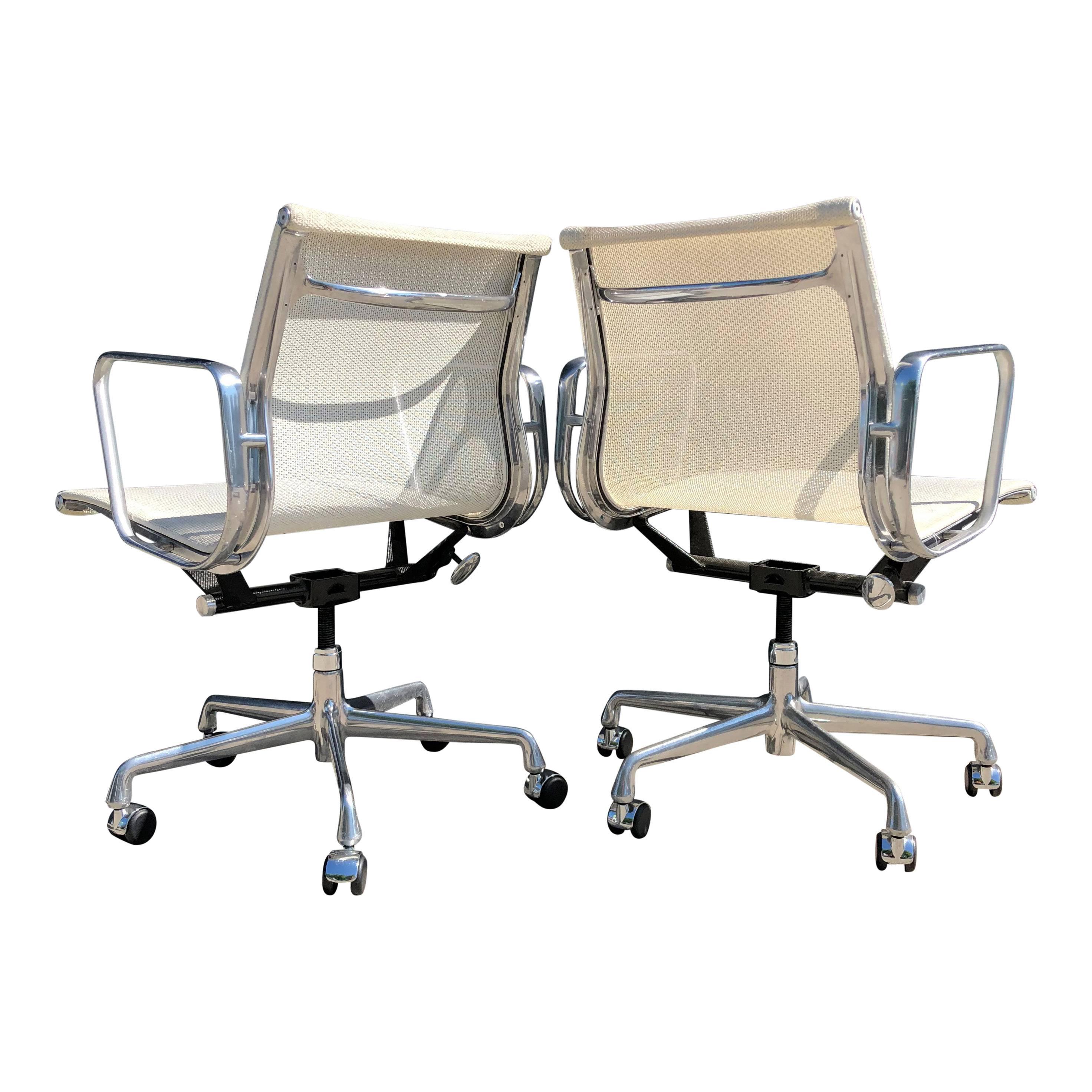 Mid-Century Modern Eames for Herman Miller Aluminium Group Chairs in Mesh