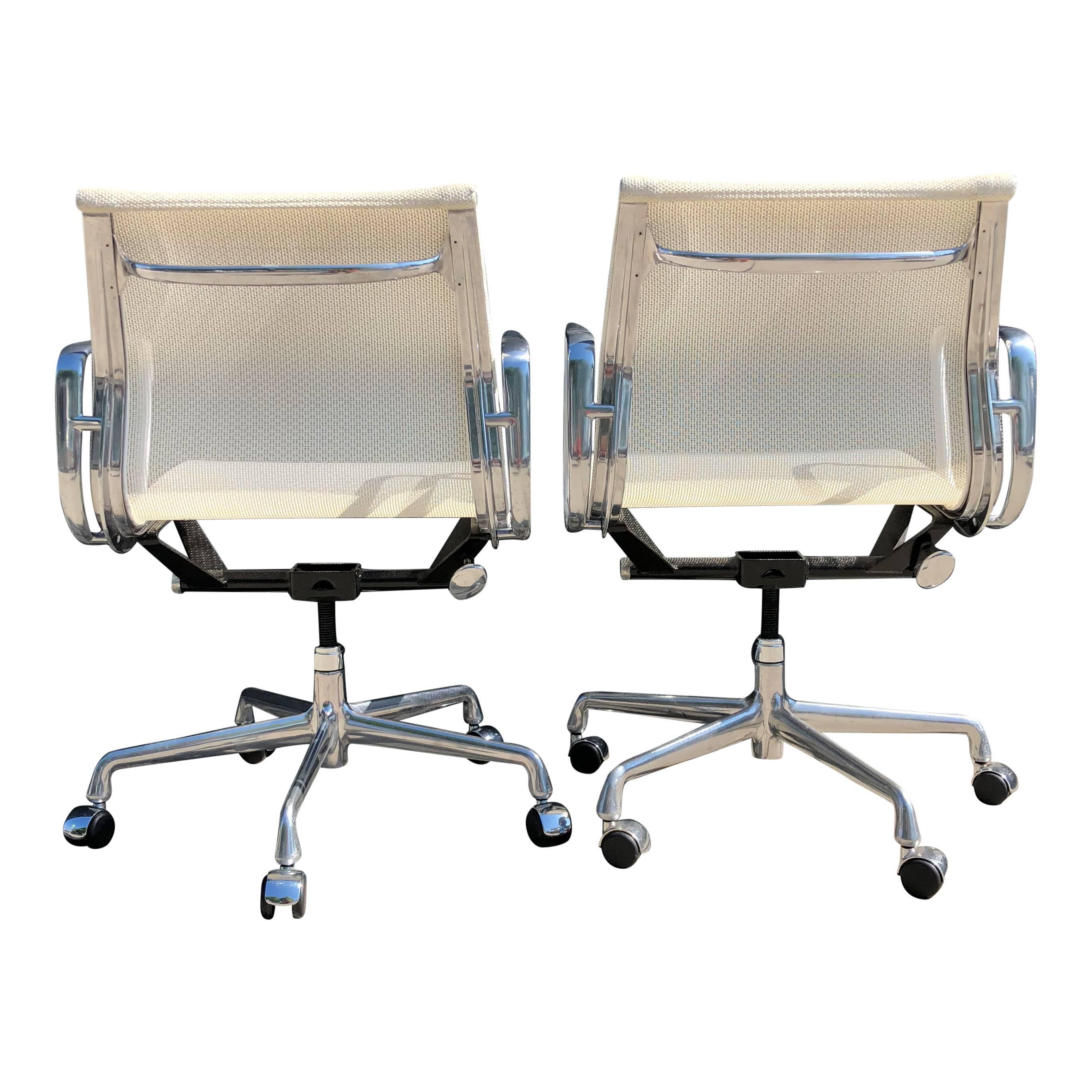 Contemporary Eames for Herman Miller Aluminium Group Chairs in Mesh