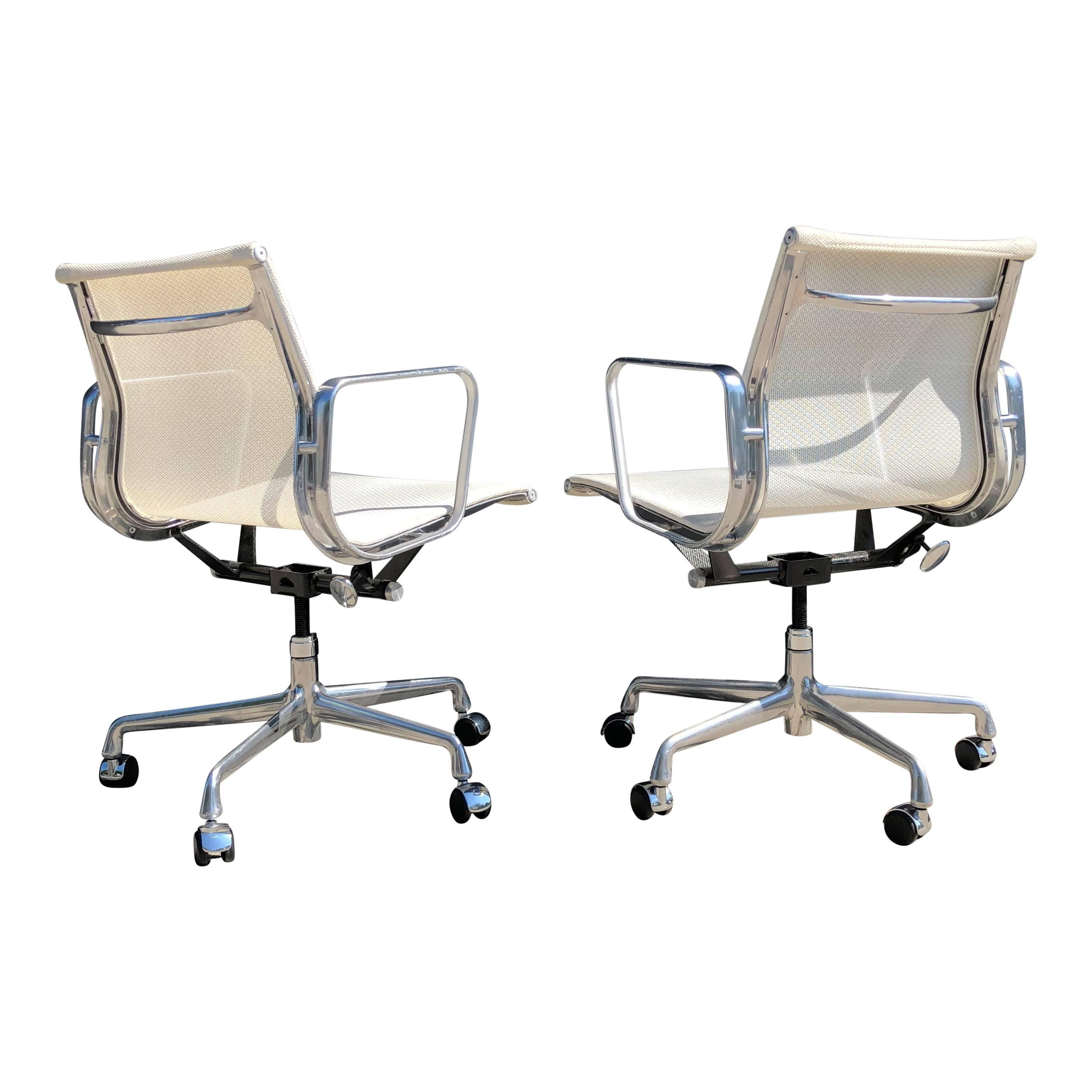 Eames for Herman Miller Aluminium Group Chairs in Mesh 1