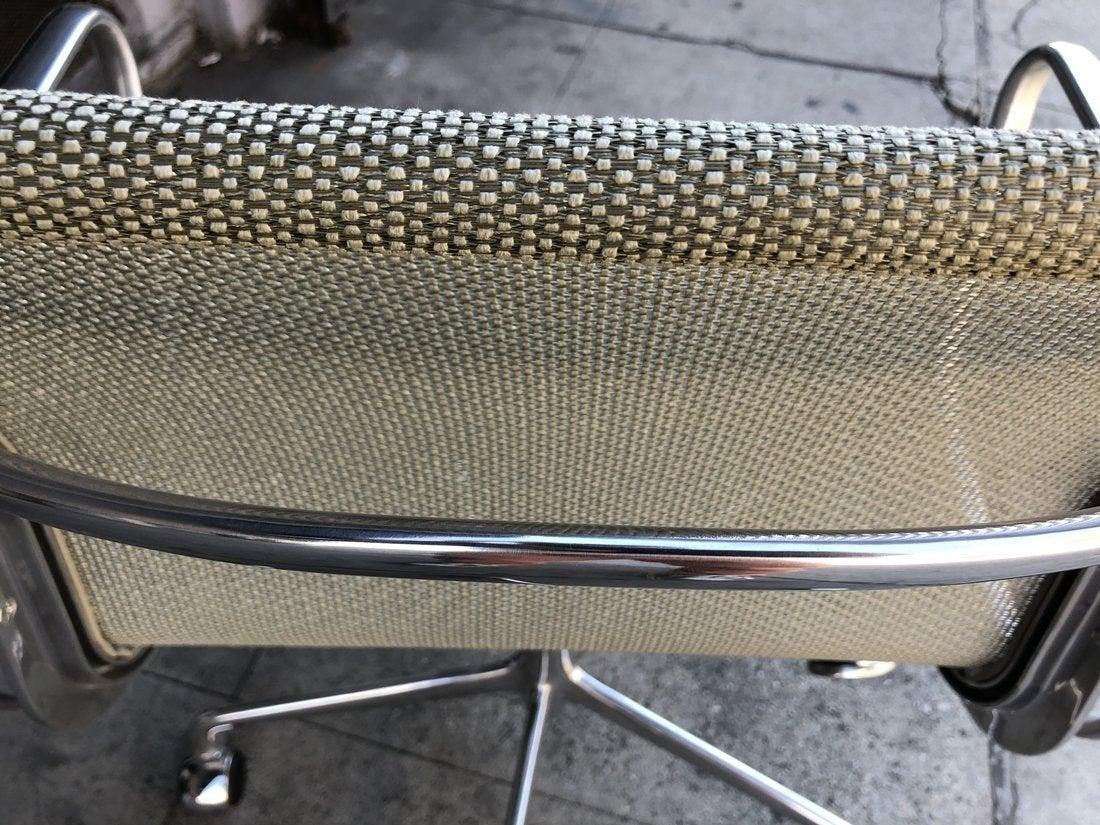 Eames for Herman Miller Aluminum Group Chair -EM335 VD In Good Condition In Los Angeles, CA