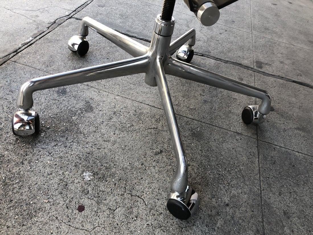 Eames for Herman Miller Aluminum Group Chair -EM335 VD 2