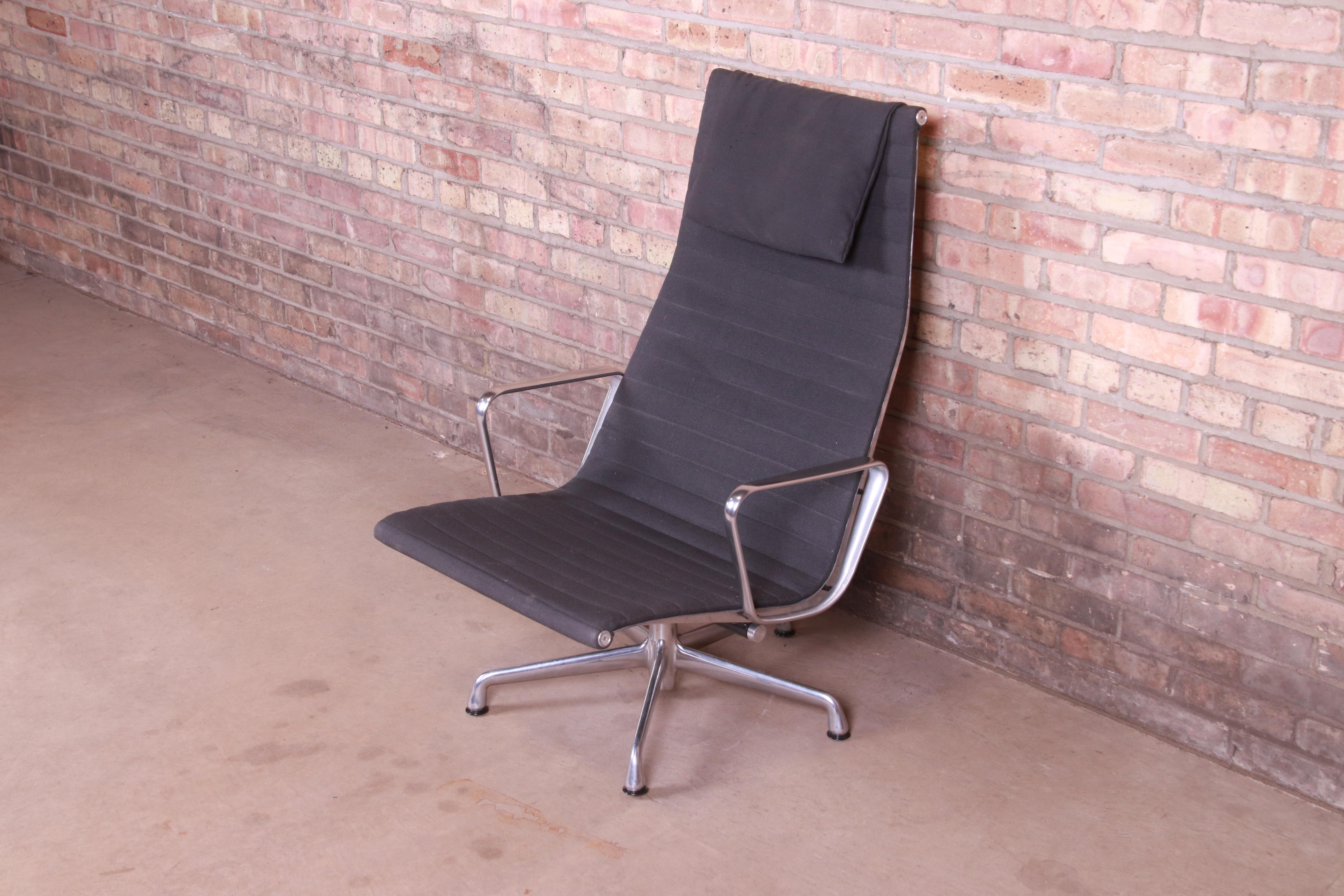 A sleek and stylish Mid-Century Modern lounge chair

By Charles and Ray Eames for Herman Miller 
