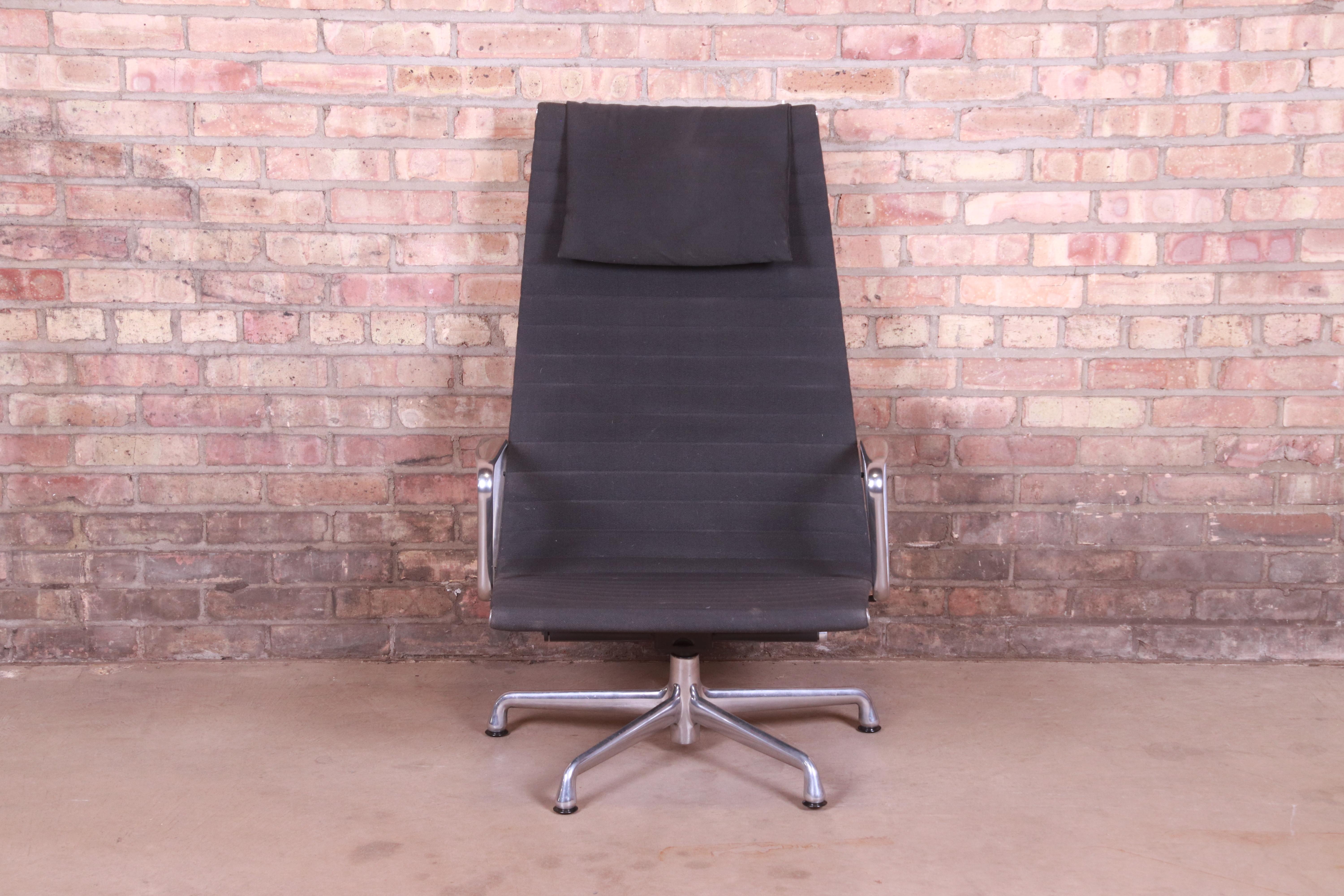 Mid-Century Modern Eames for Herman Miller Aluminum Group Lounge Chair