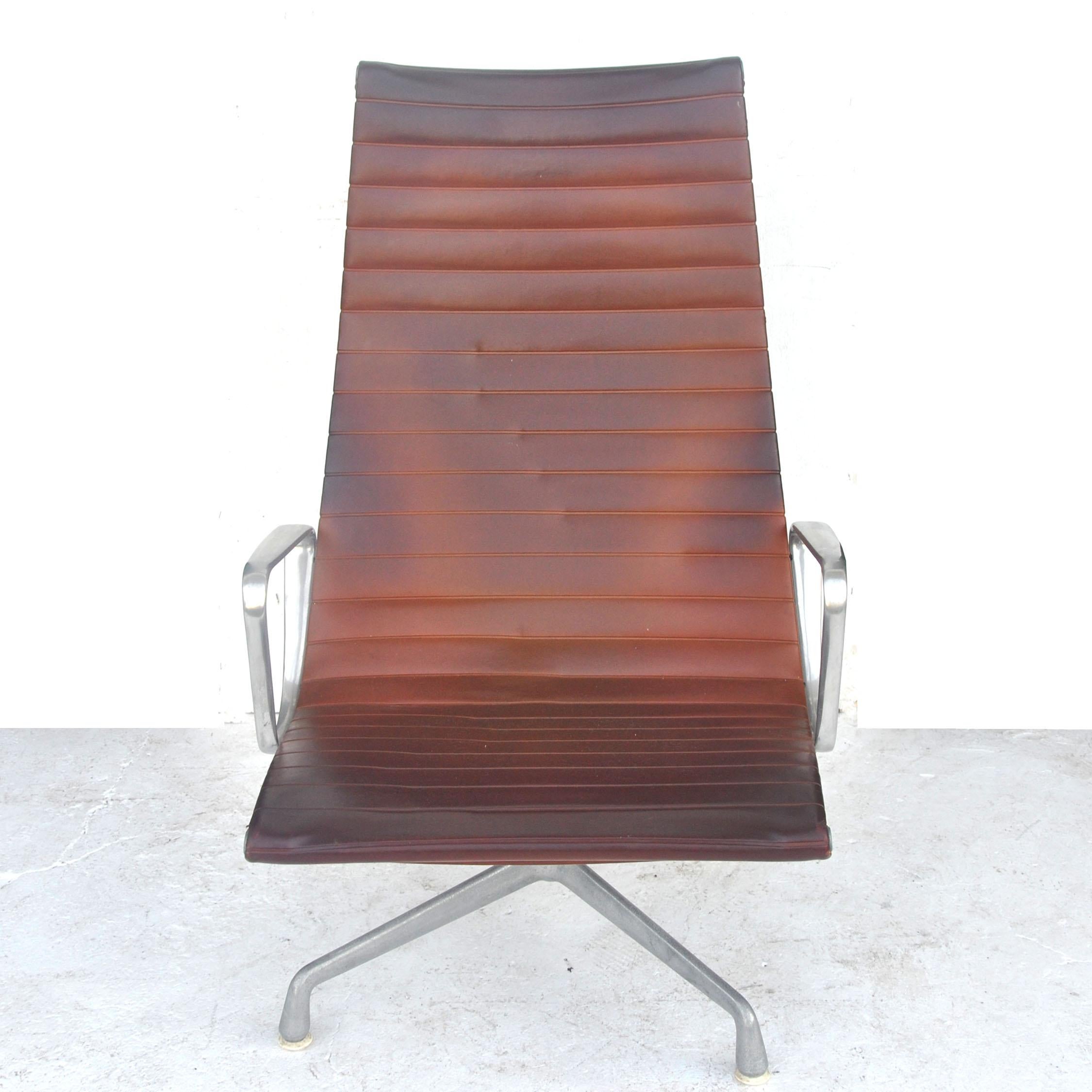 eames aluminum group lounge chair