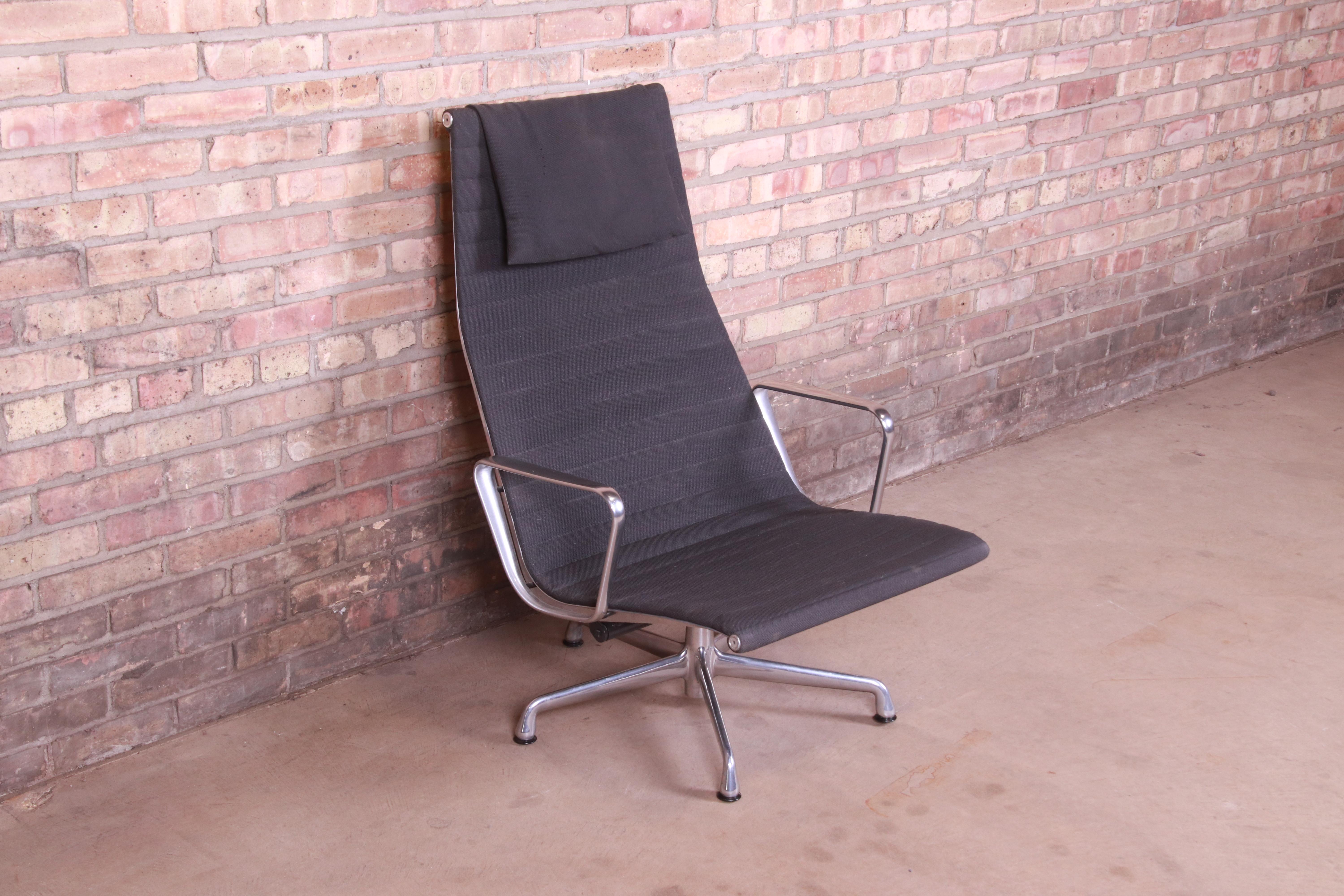 Eames for Herman Miller Aluminum Group Lounge Chair In Good Condition In South Bend, IN