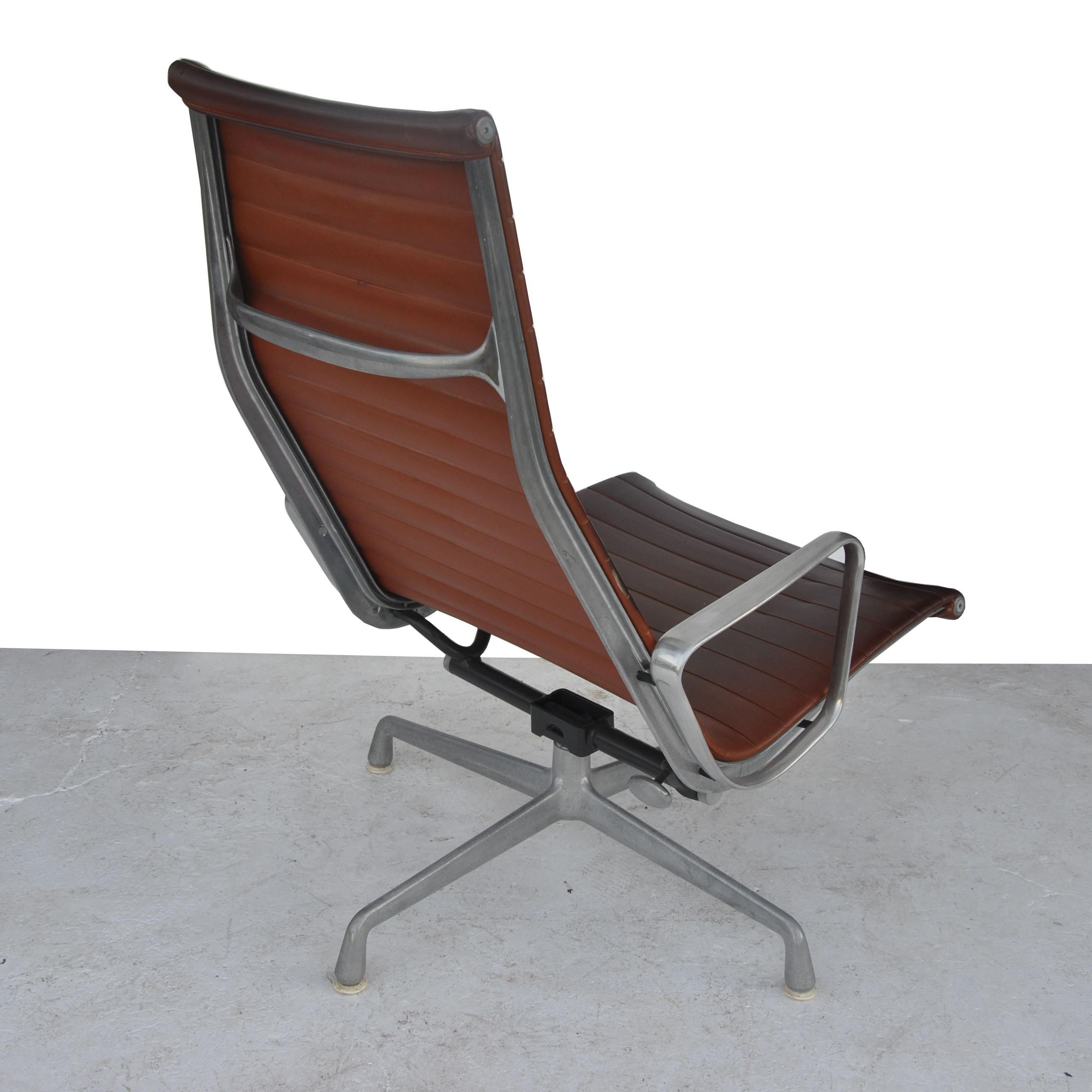 Late 20th Century Eames For Herman Miller  Aluminum Group Lounge Chair