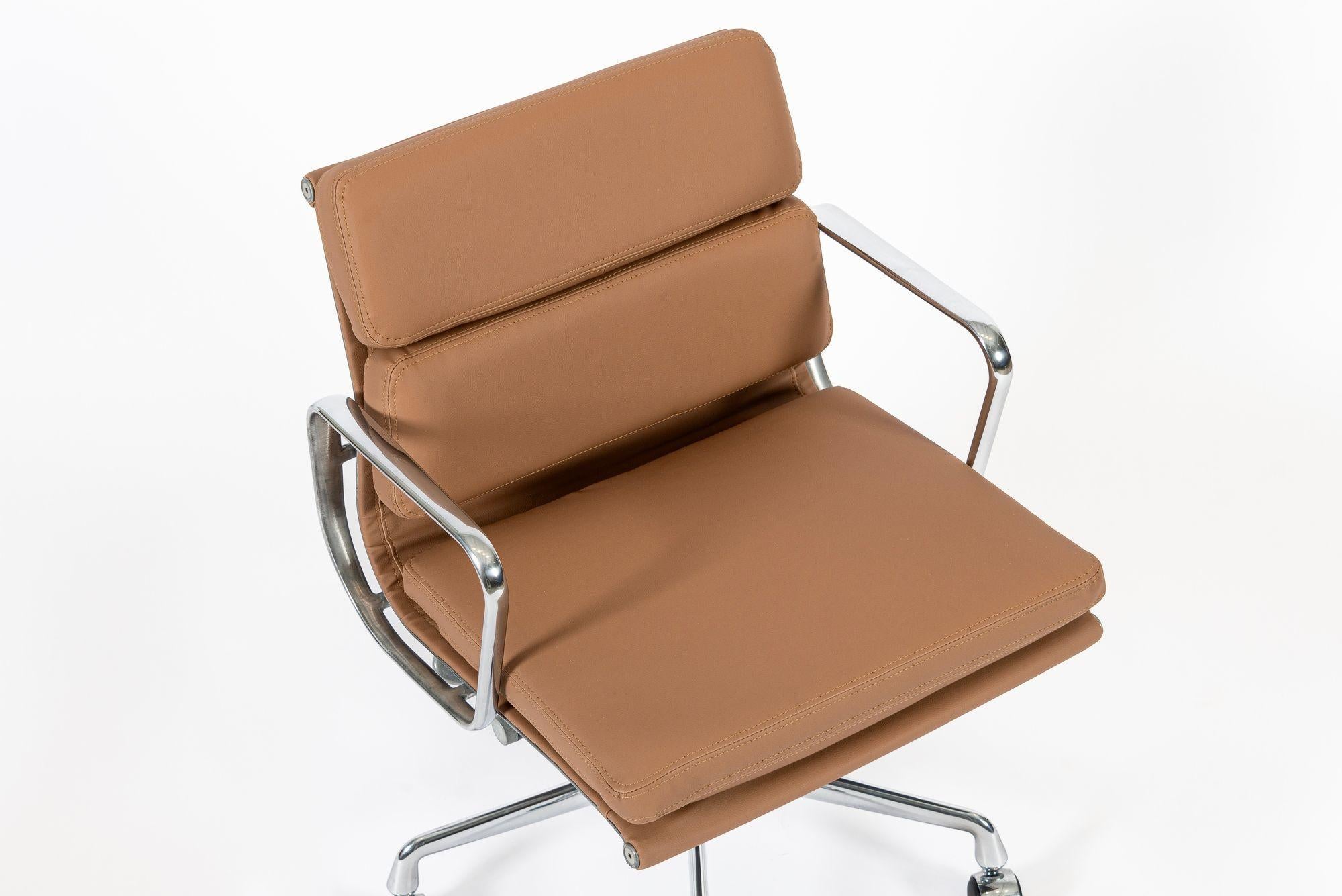 Silla de oficina Eames for Herman Miller Aluminum Group en piel Schumacher VEGAN en venta 3