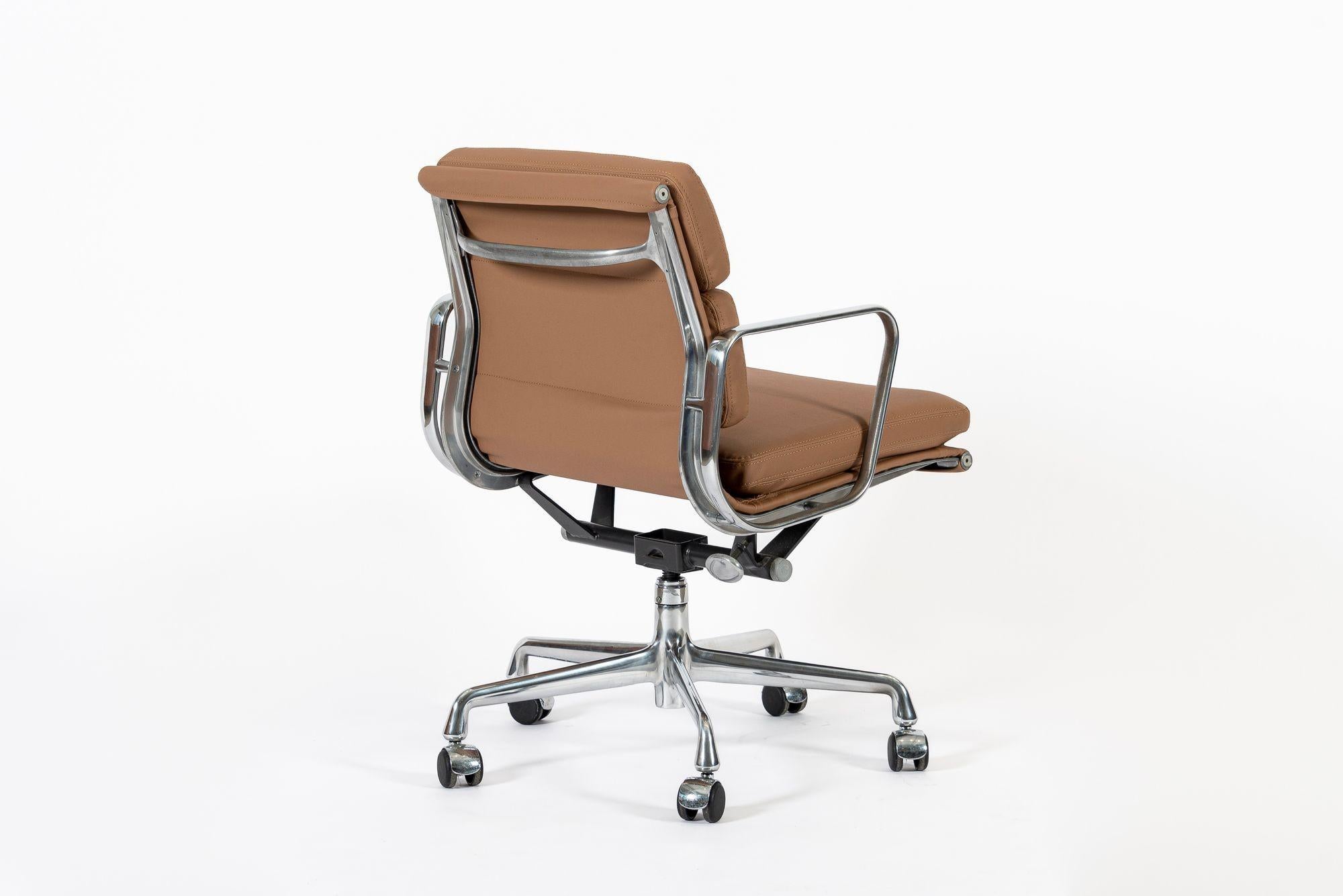 Silla de oficina Eames for Herman Miller Aluminum Group en piel Schumacher VEGAN Aluminio en venta