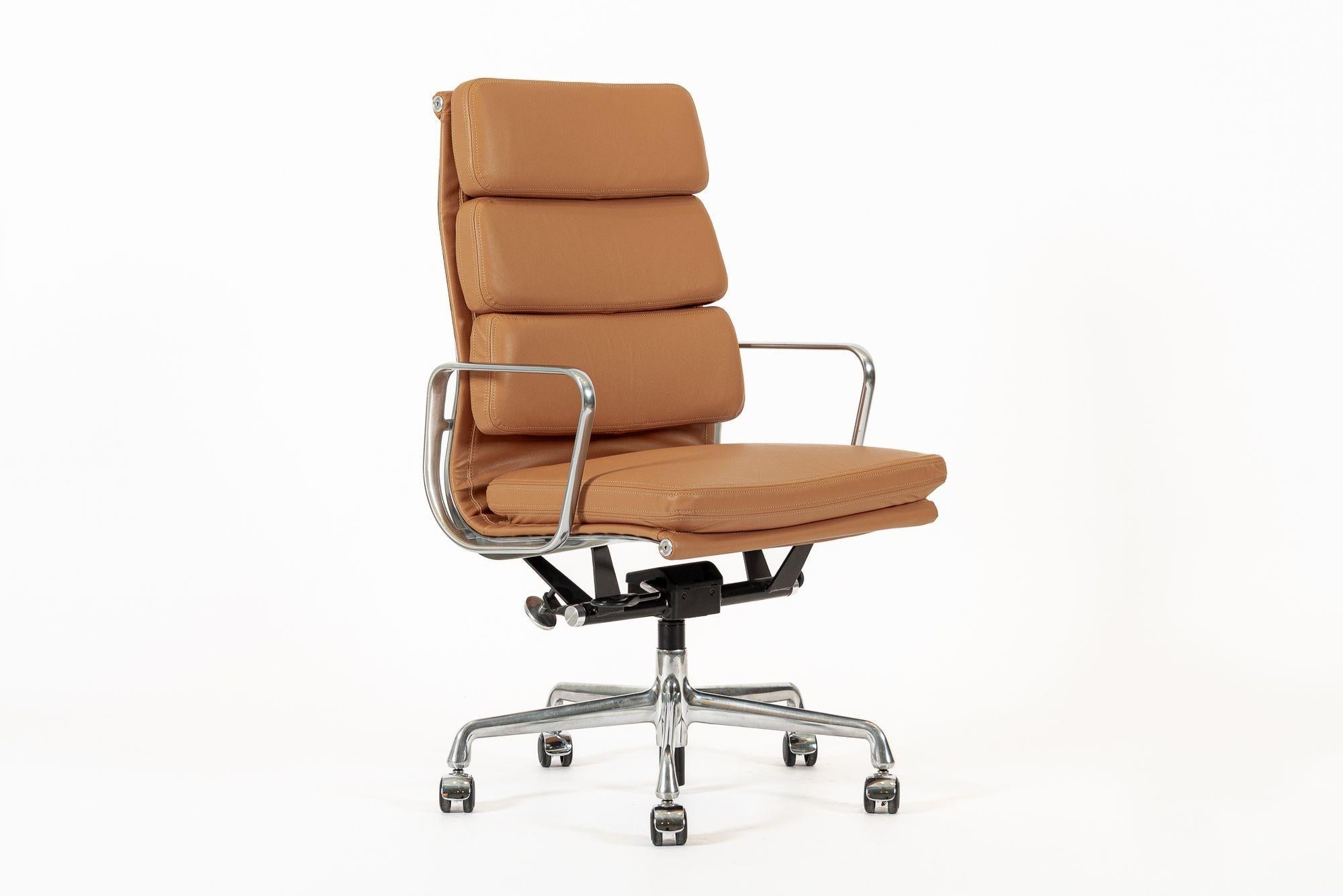 Silla de oficina Eames para Herman Miller Aluminum Group Soft Pad Marrón en venta 4