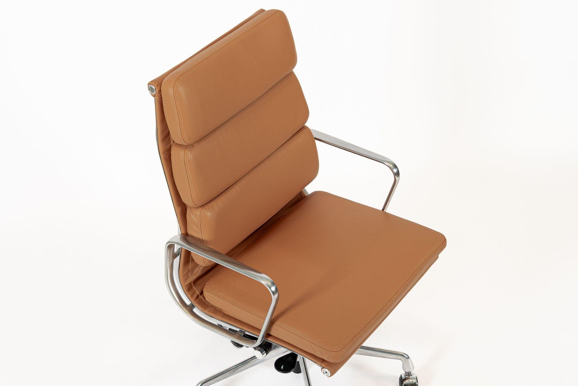 Silla de oficina Eames para Herman Miller Aluminum Group Soft Pad Marrón Aluminio en venta