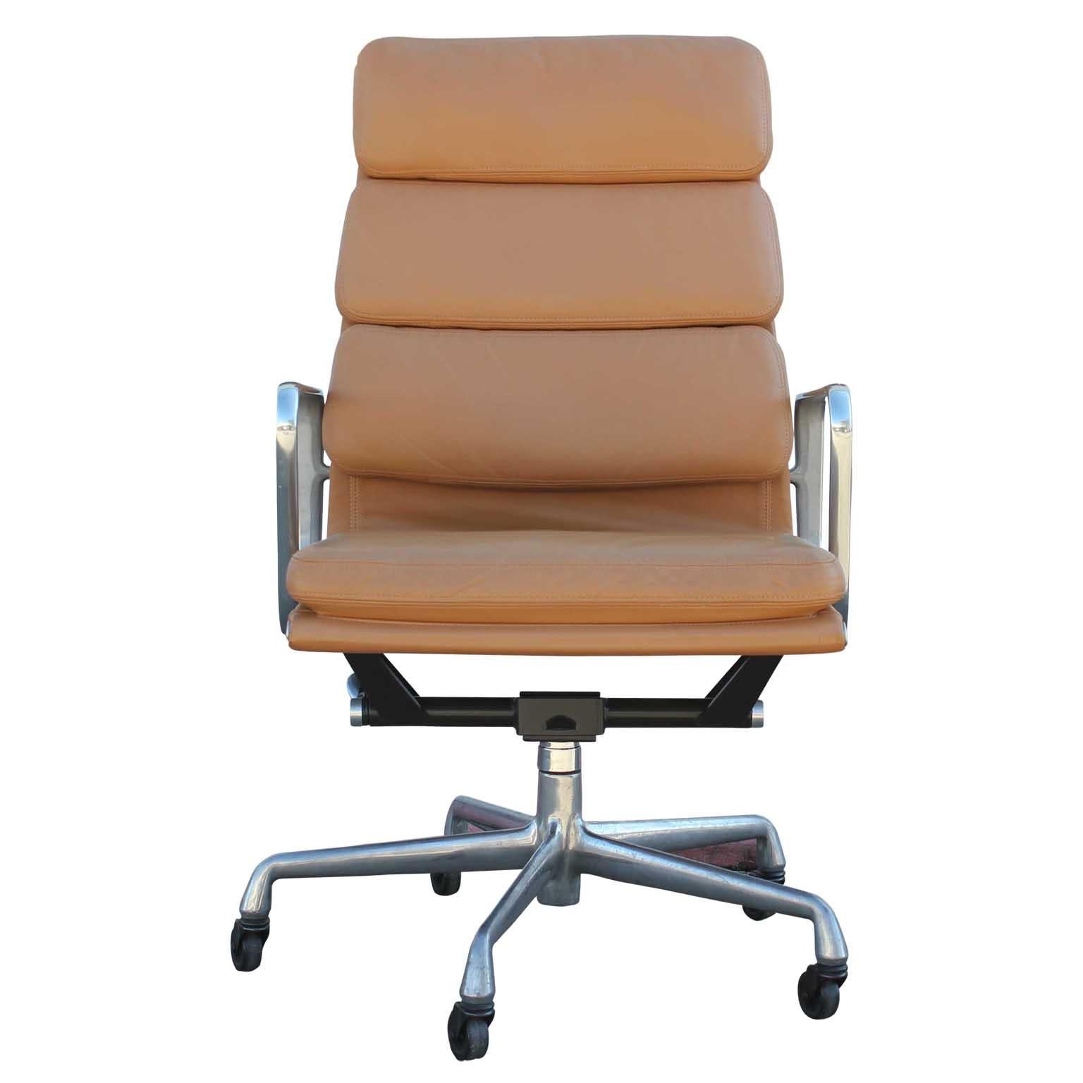 Mid-20th Century Eames for Herman Miller Aluminum Group Soft Pad Desk Chairs [Four Available]