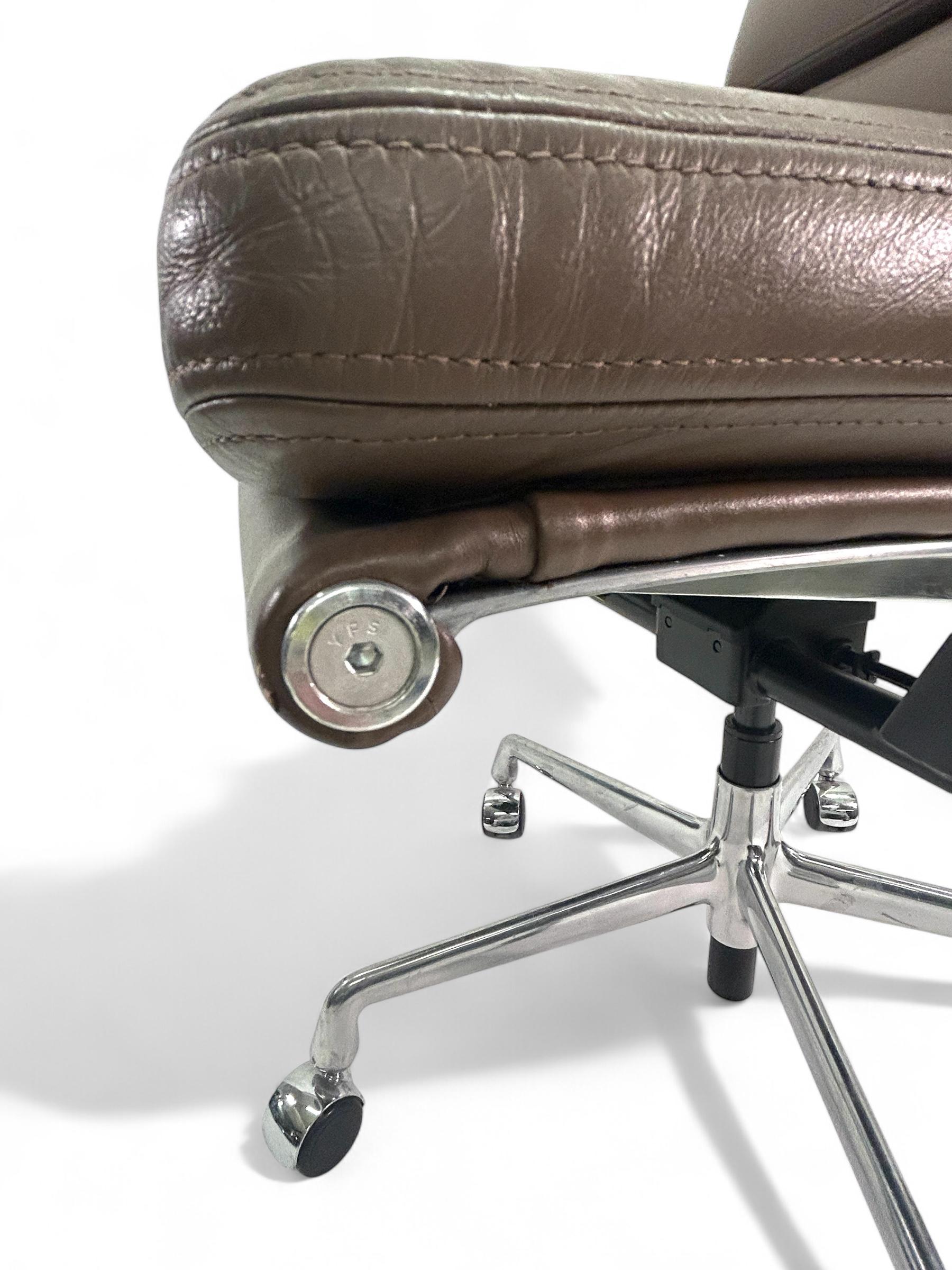 Eames for Herman Miller Soft Pad in pelle marrone mousse Mocha In condizioni buone in vendita a Wilton, CT