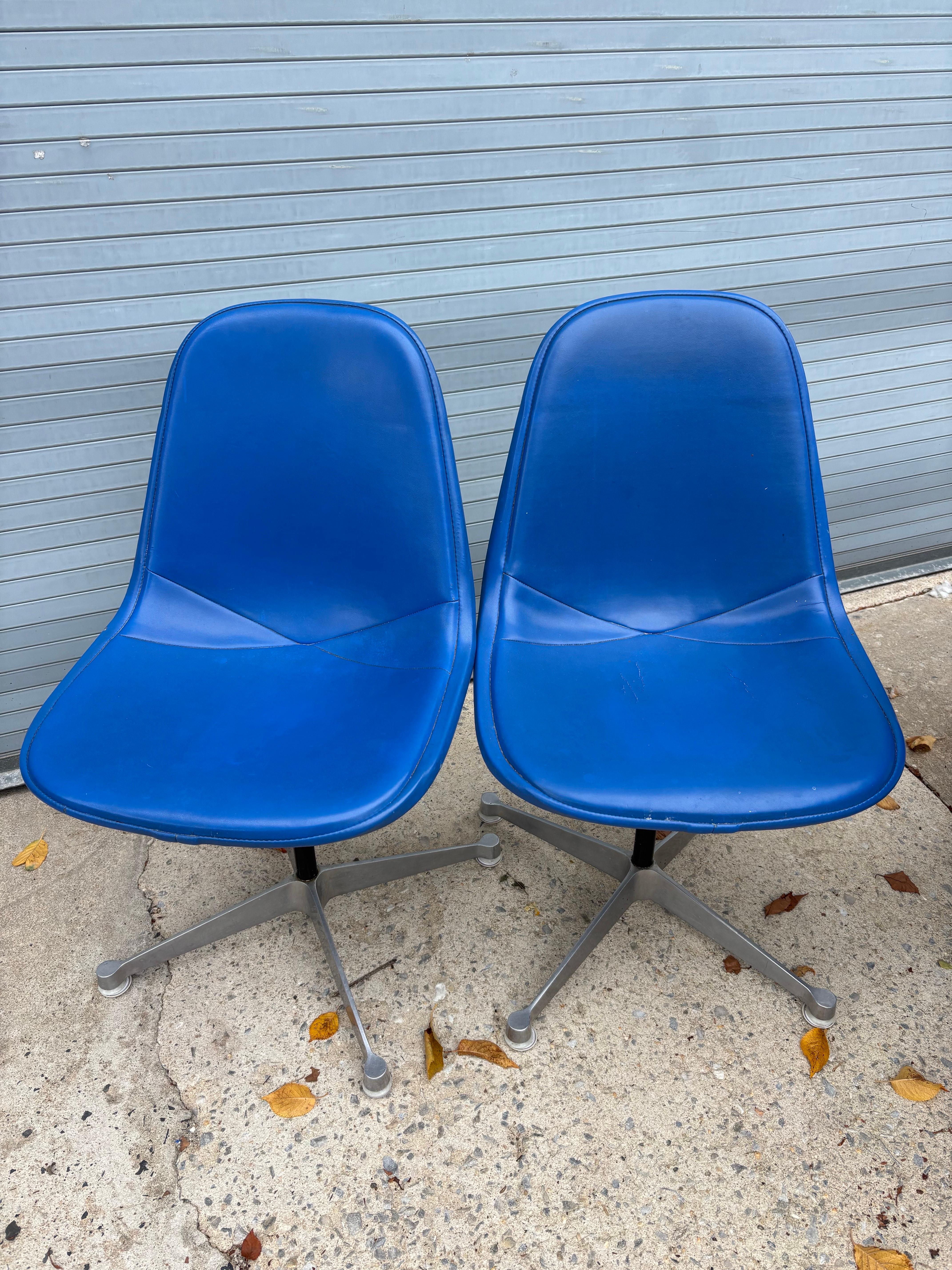 Eames for Herman Miller Aluminum Group Table and 6 Chairs en venta 1