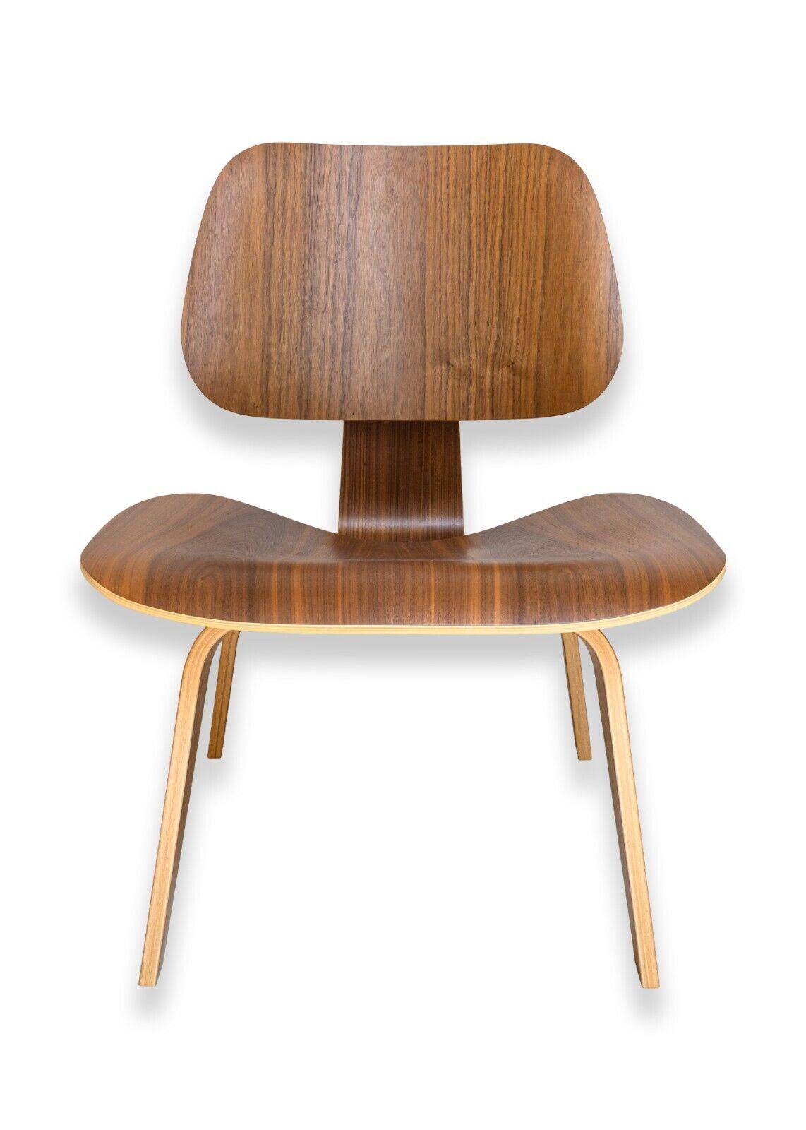 An Eames for Herman Miller bentwood contemporary modern LCW accent chair. This wonderful little accent chair expresses the great design and craftsmanship of Eames and Herman Miller. This chair features an all wood construction, gorgeous bentwood