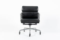 Eames für Herman Miller Schwarzer Leder-Schreibtischstuhl Soft Pad 2000s