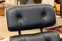 Eames für Herman Miller: Loungesessel und Ottomane aus schwarzem Leder und Nussbaumholz