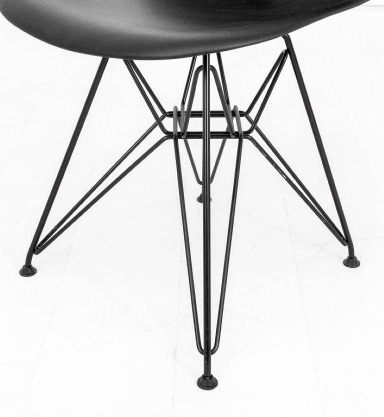 20th Century Eames for Herman Miller Black Shell Side Chairs Pr For Sale
